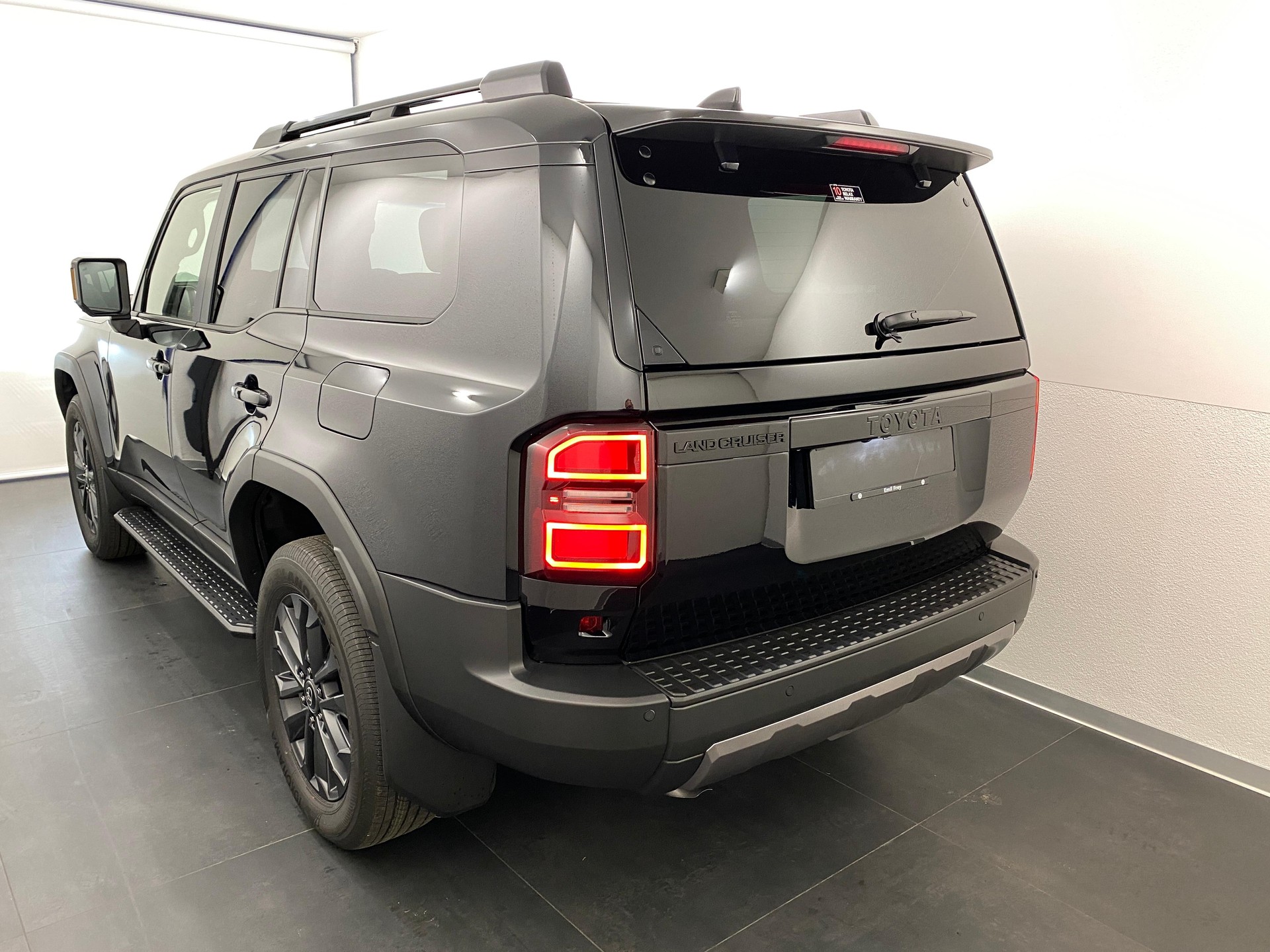 TOYOTA Land Cruiser 2.8 D Invincible-image-21