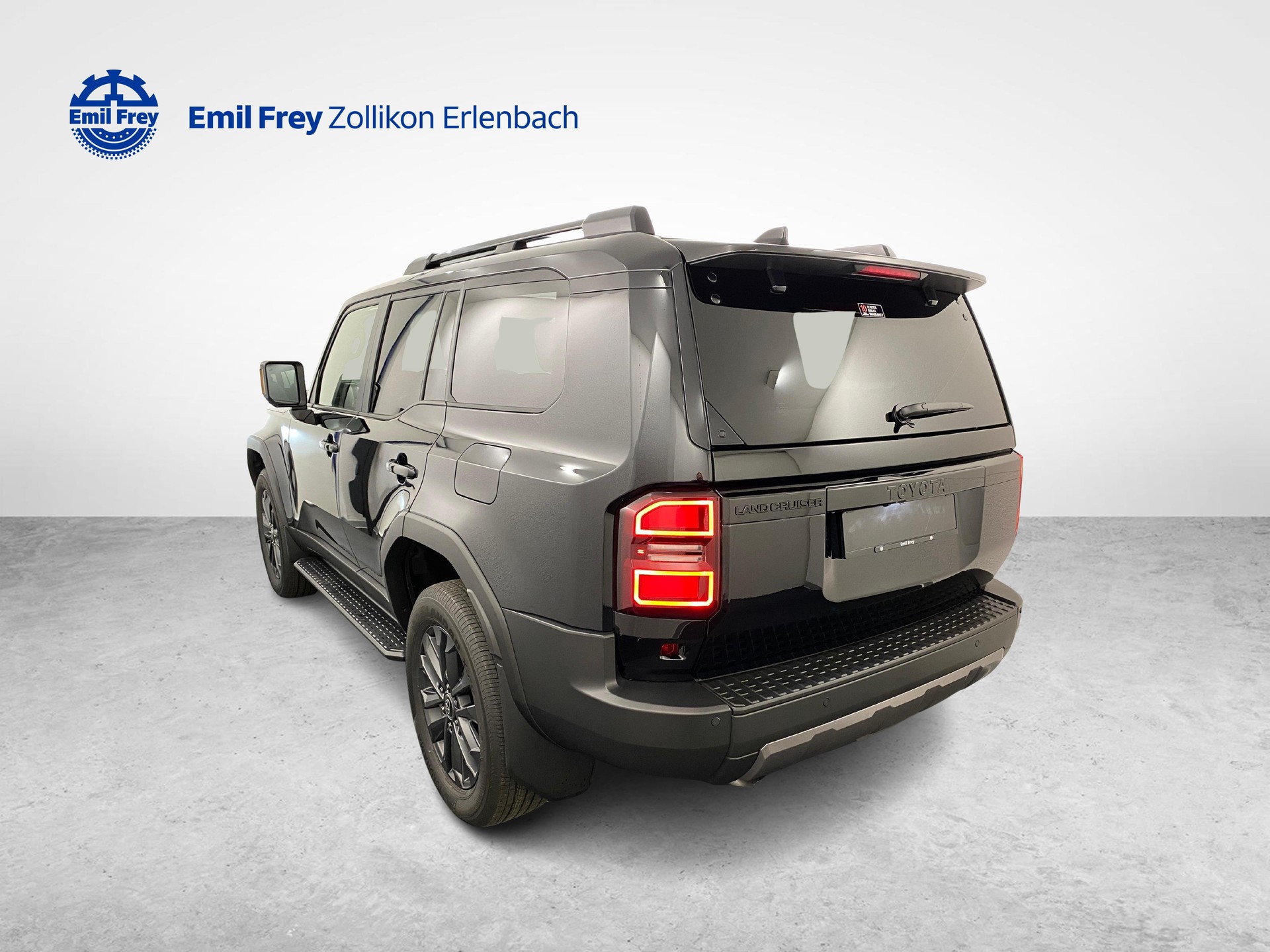 TOYOTA Land Cruiser 2.8 D Invincible-showroom-element-1
