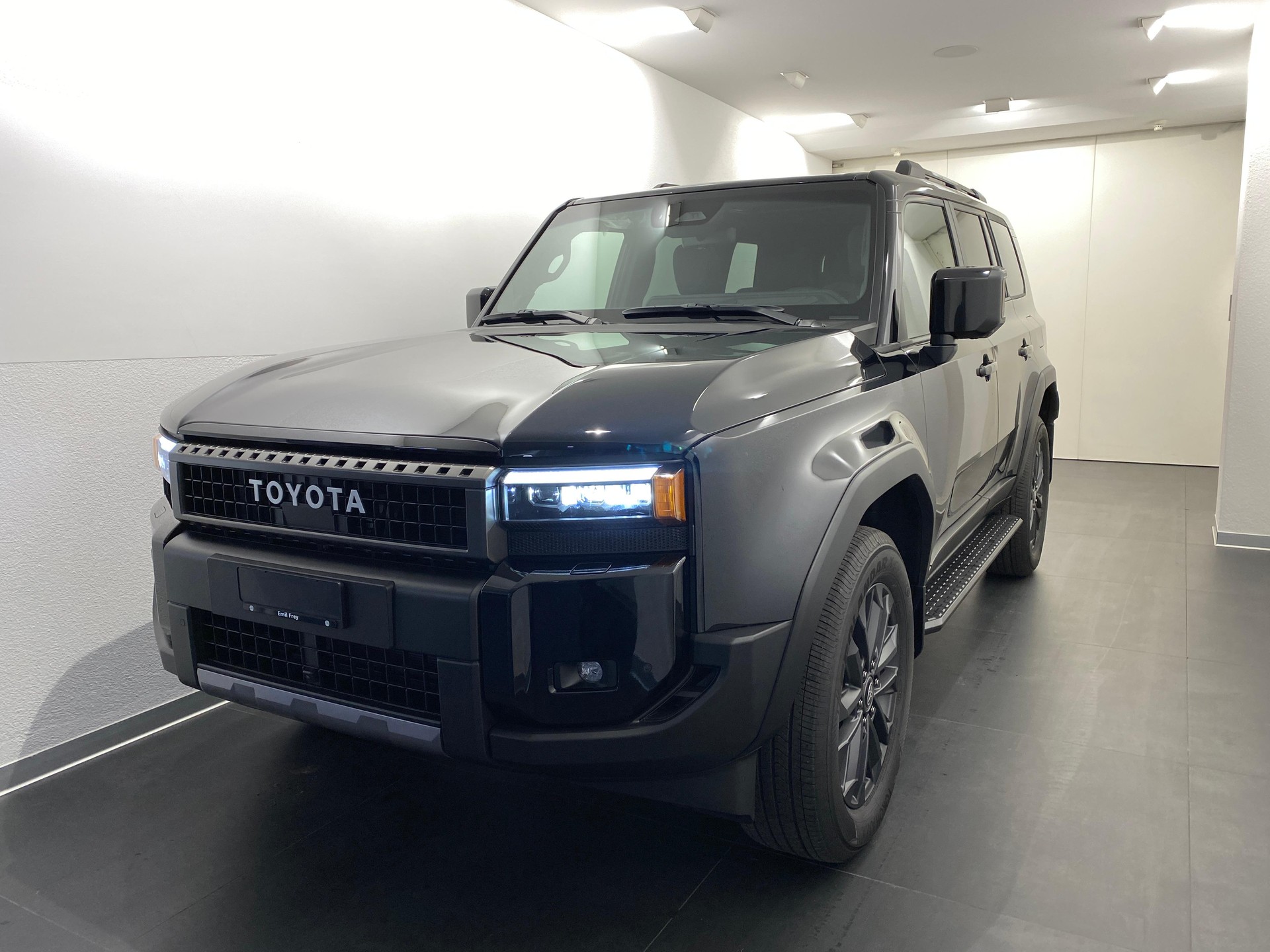TOYOTA Land Cruiser 2.8 D Invincible-image-13