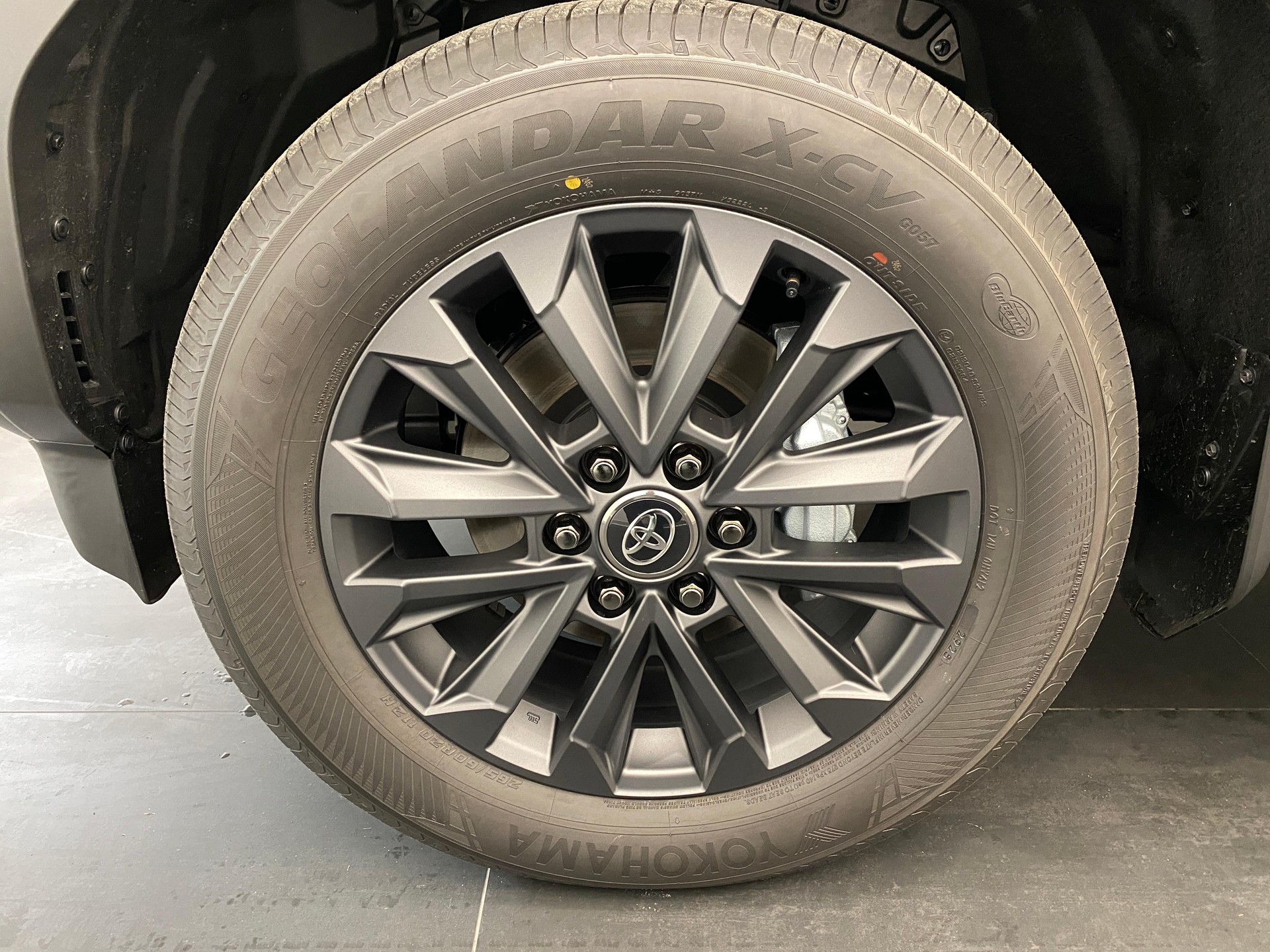 TOYOTA Land Cruiser 2.8 D Invincible-image-25