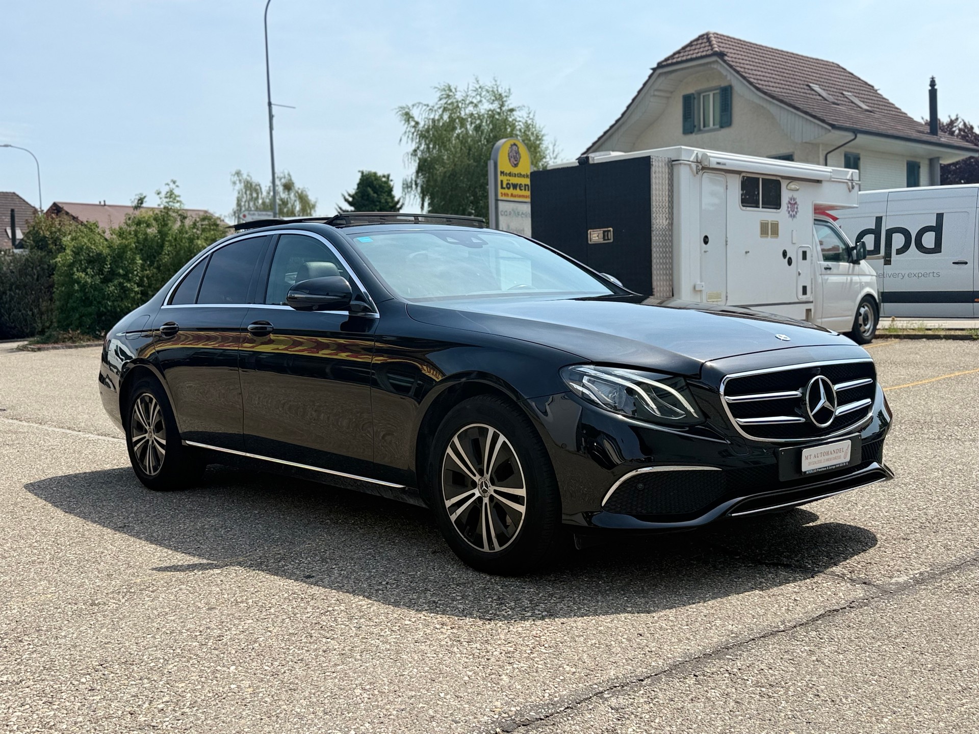 MERCEDES-BENZ E 220 d 9G-Tronic-image-2