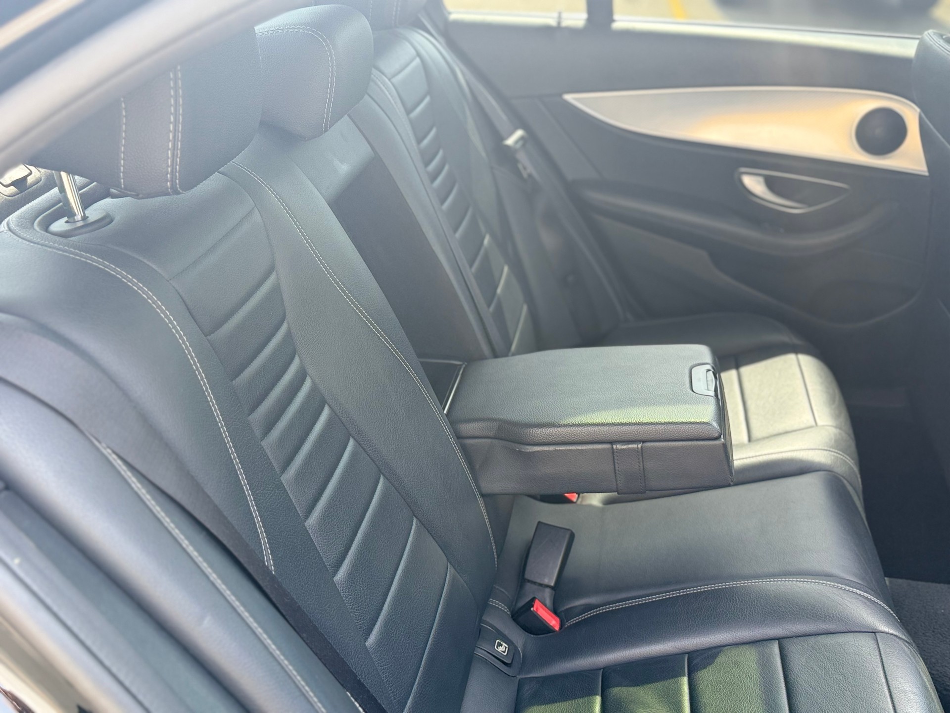 MERCEDES-BENZ E 220 d 9G-Tronic-image-12