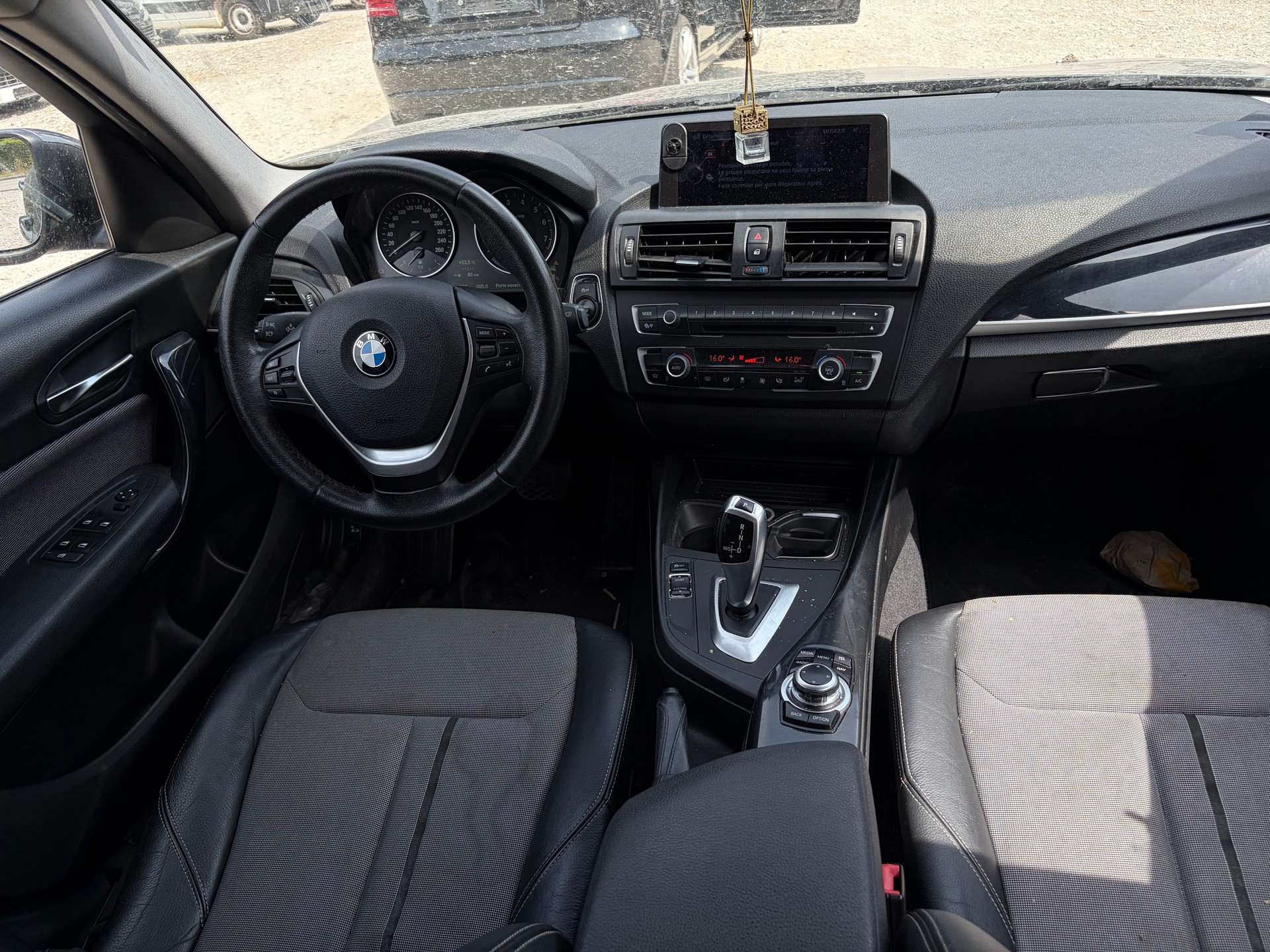 BMW 118i Urban Line Steptronic-image-4