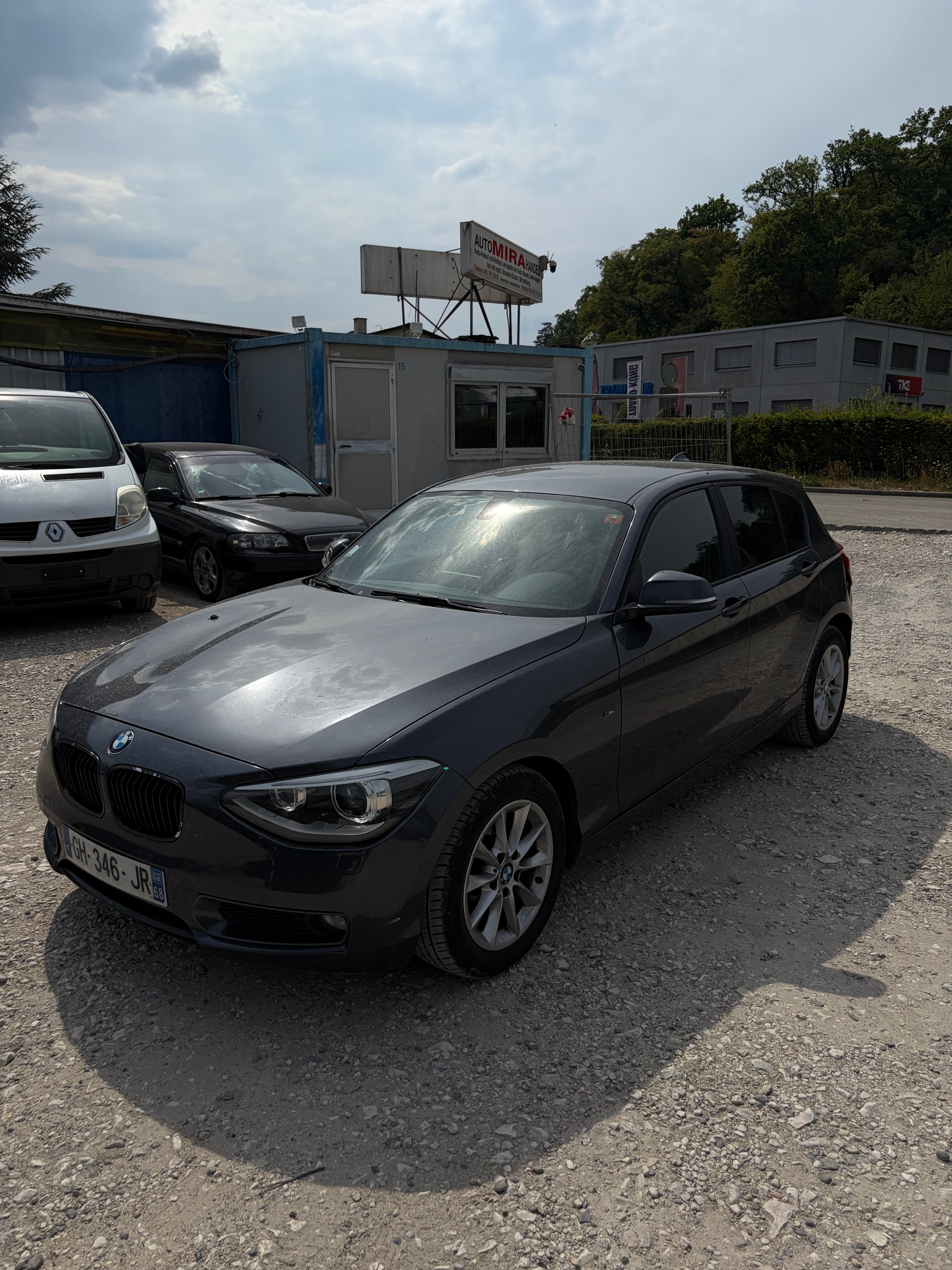 BMW 118i Urban Line Steptronic-image-1