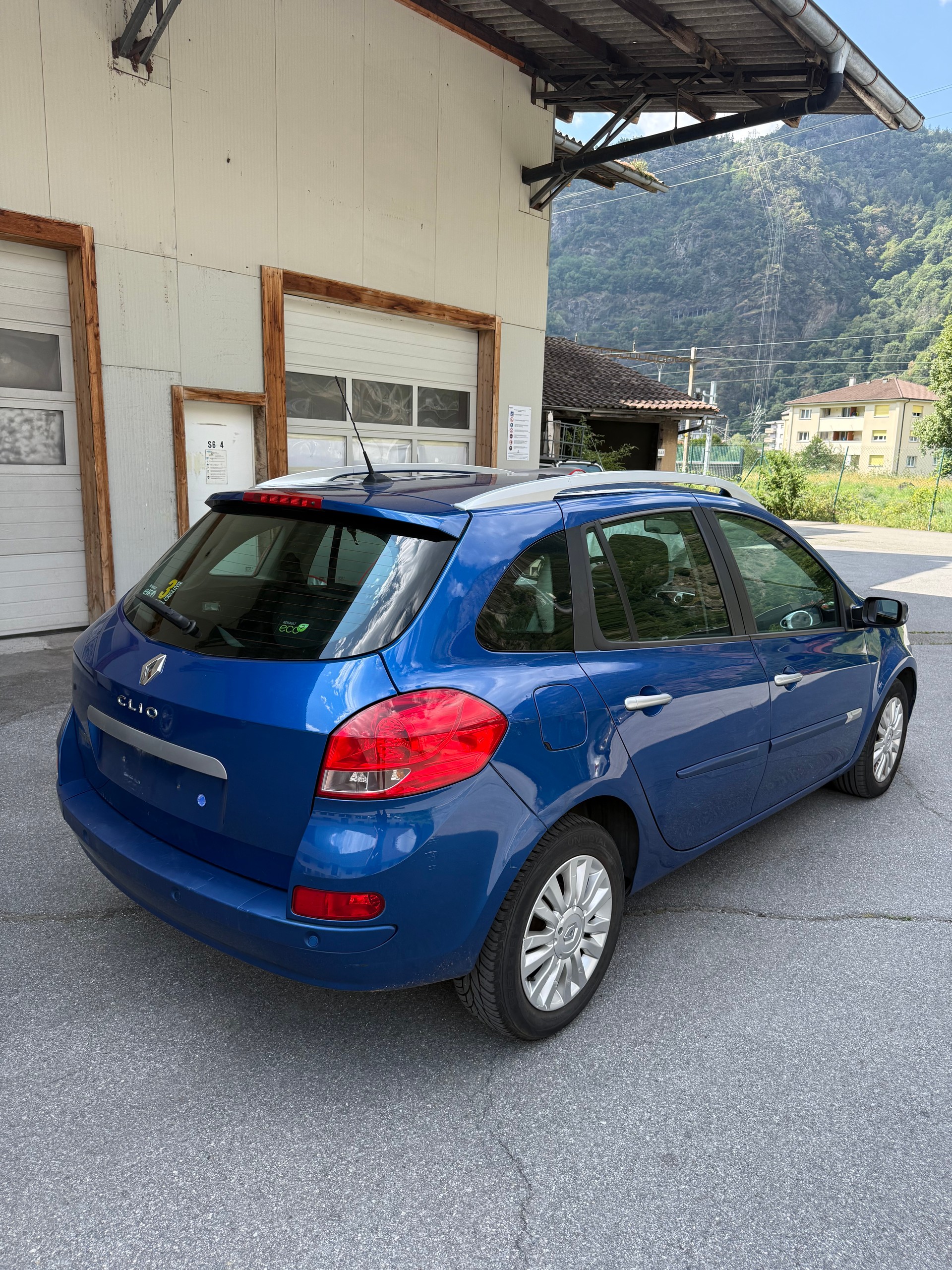 RENAULT Clio Grandtour 1.2 16V Turbo Dynamique-image-4