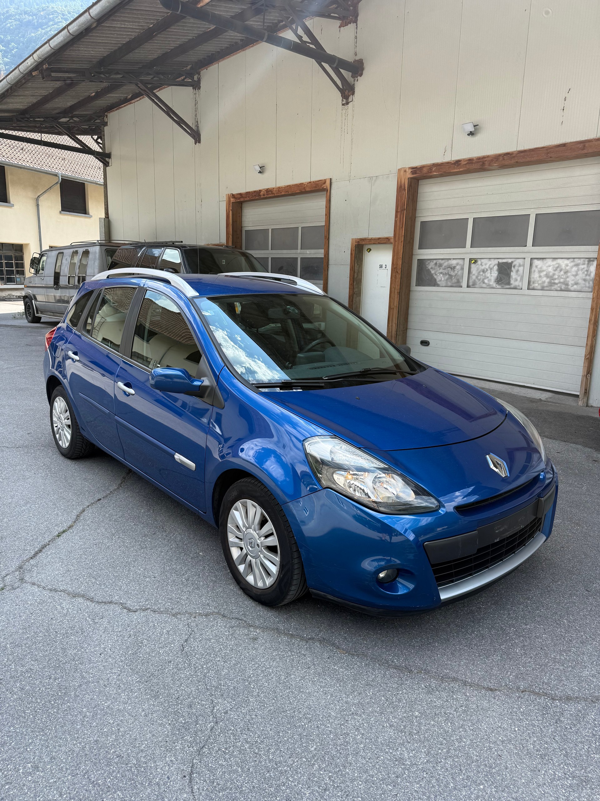 RENAULT Clio Grandtour 1.2 16V Turbo Dynamique-image-2