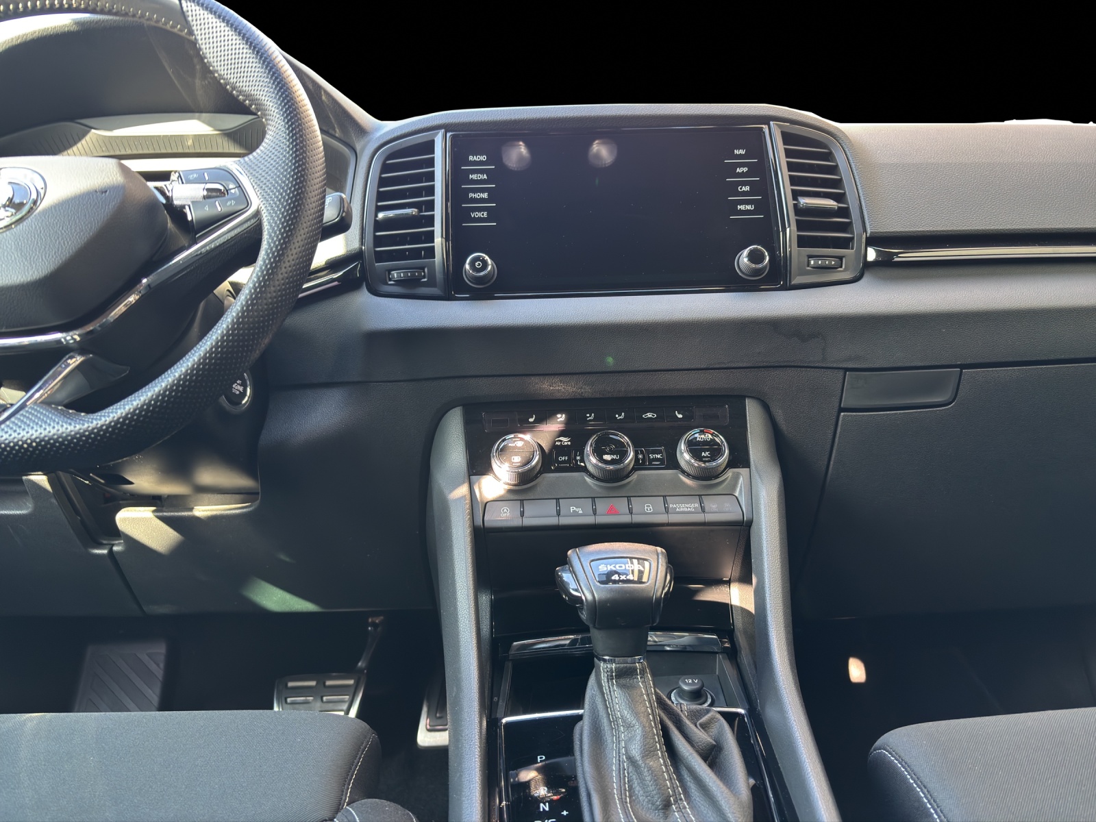 SKODA Karoq 2.0 TSI SportLine 4x4 DSG-image-8