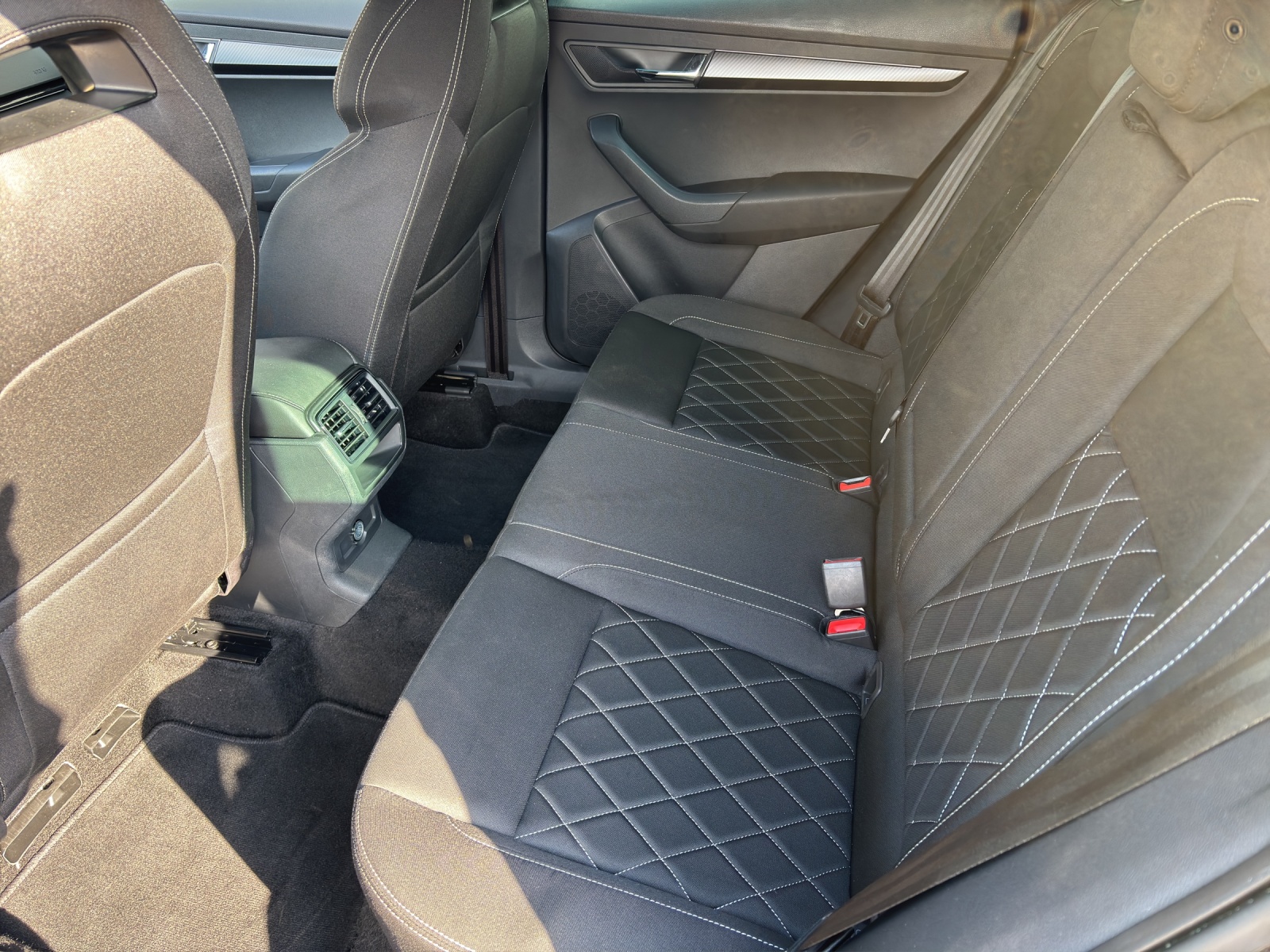SKODA Karoq 2.0 TSI SportLine 4x4 DSG-image-4