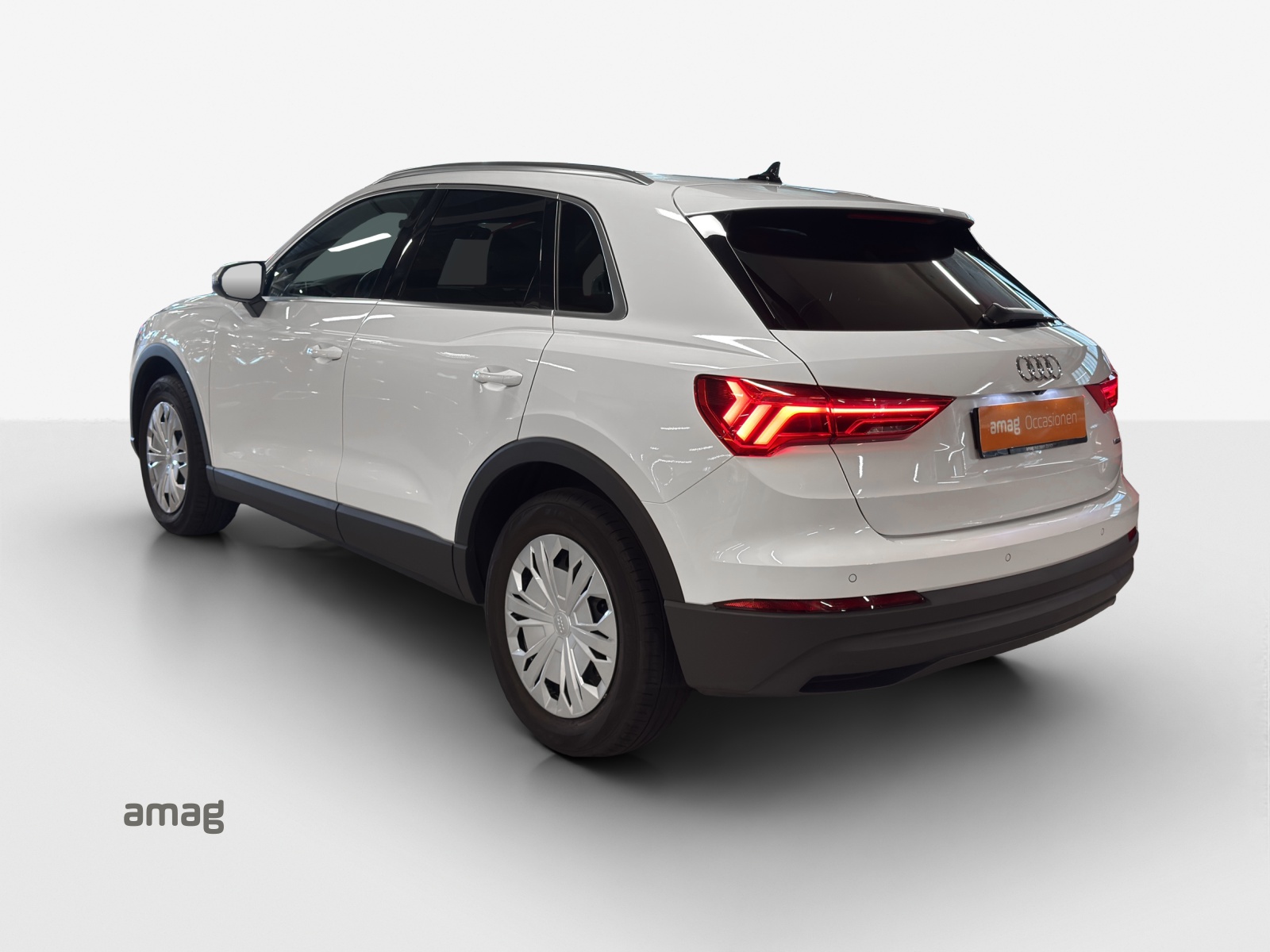 AUDI Q3 40 TFSI S line quattro S-tronic-image-2