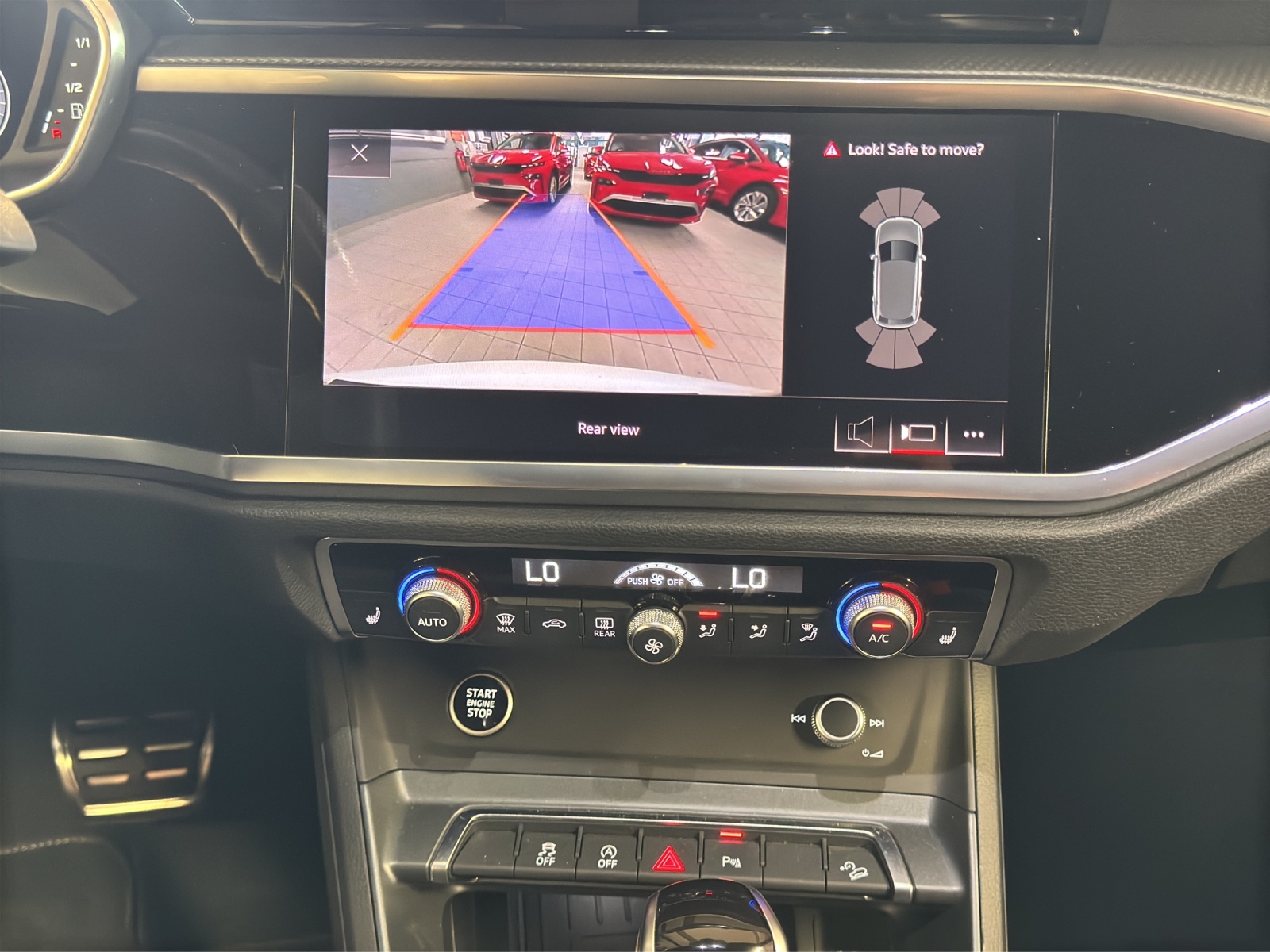 AUDI Q3 40 TFSI S line quattro S-tronic-image-12