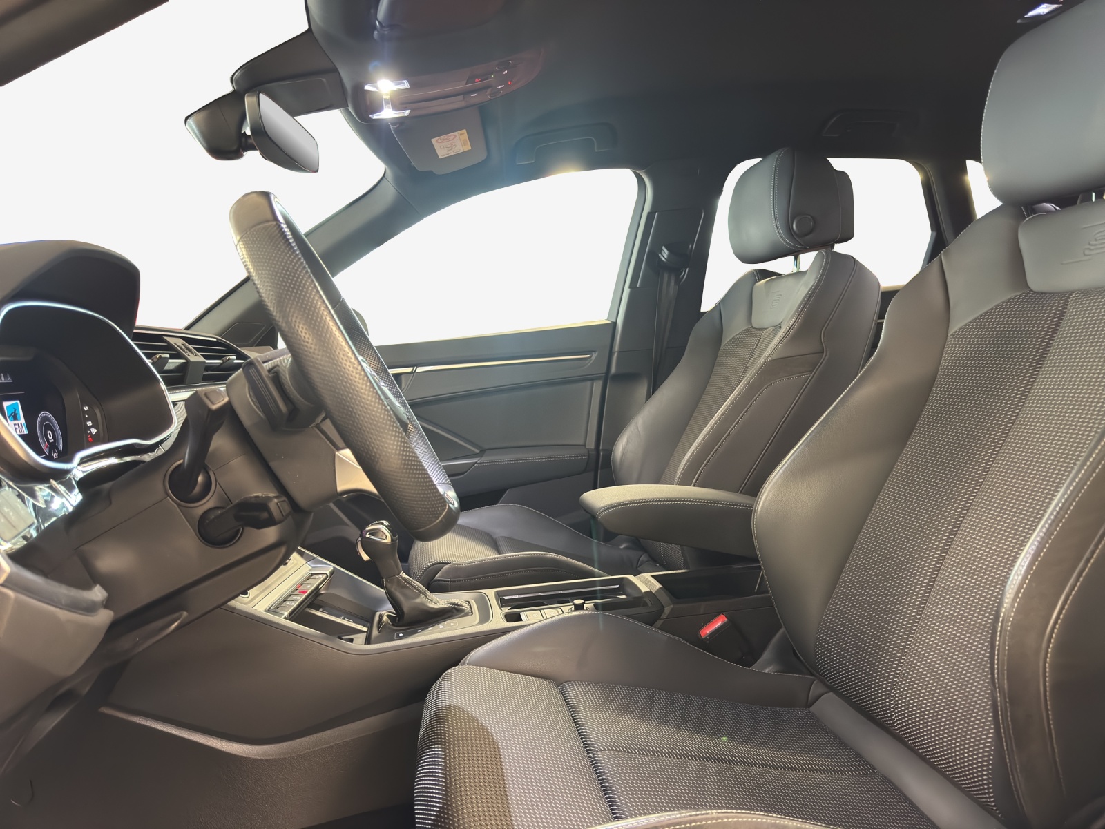 AUDI Q3 40 TFSI S line quattro S-tronic-image-7