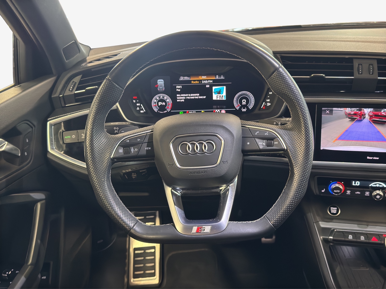 AUDI Q3 40 TFSI S line quattro S-tronic-image-9
