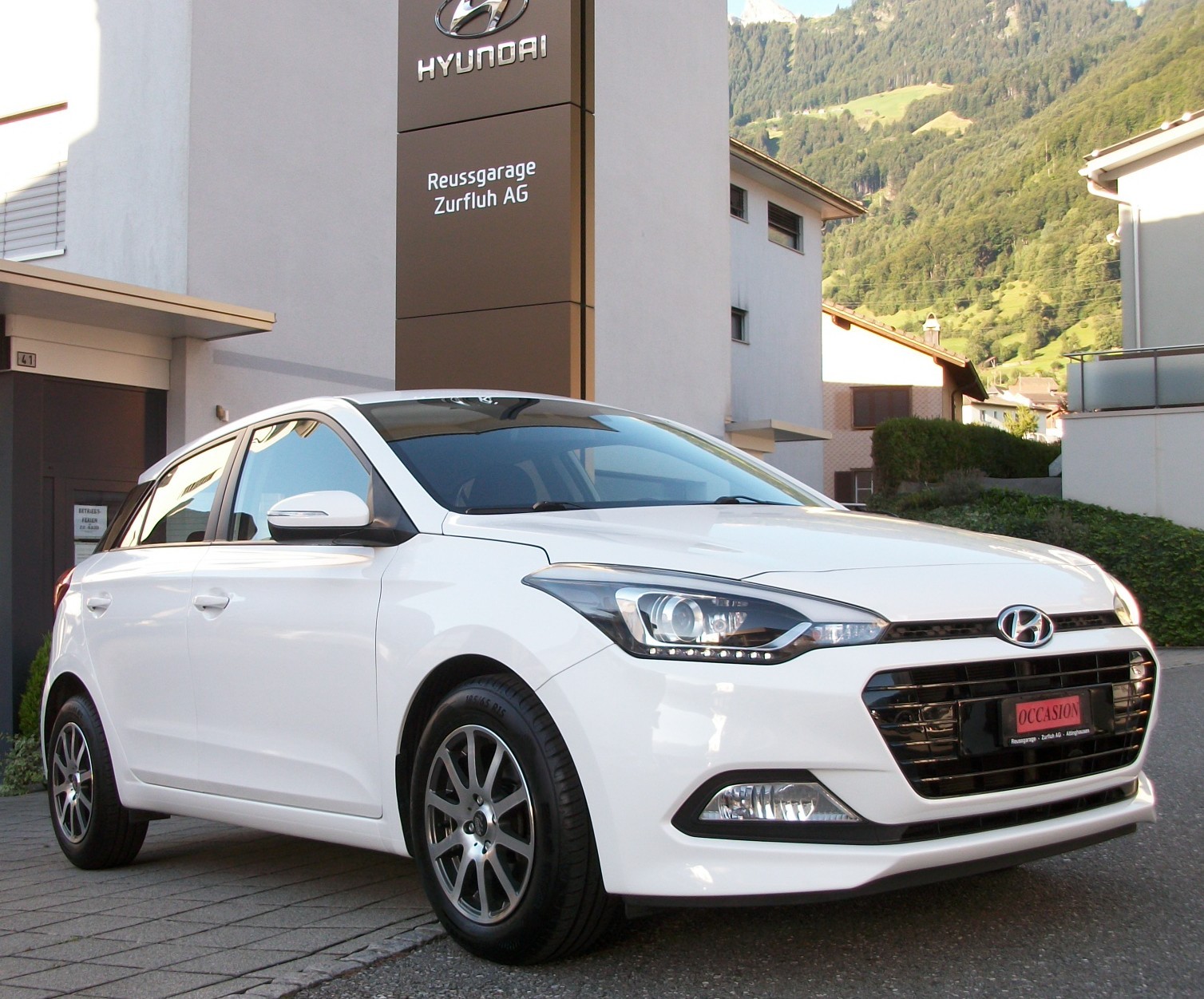 HYUNDAI i20 1.0 T-GDi Amplia-image-0
