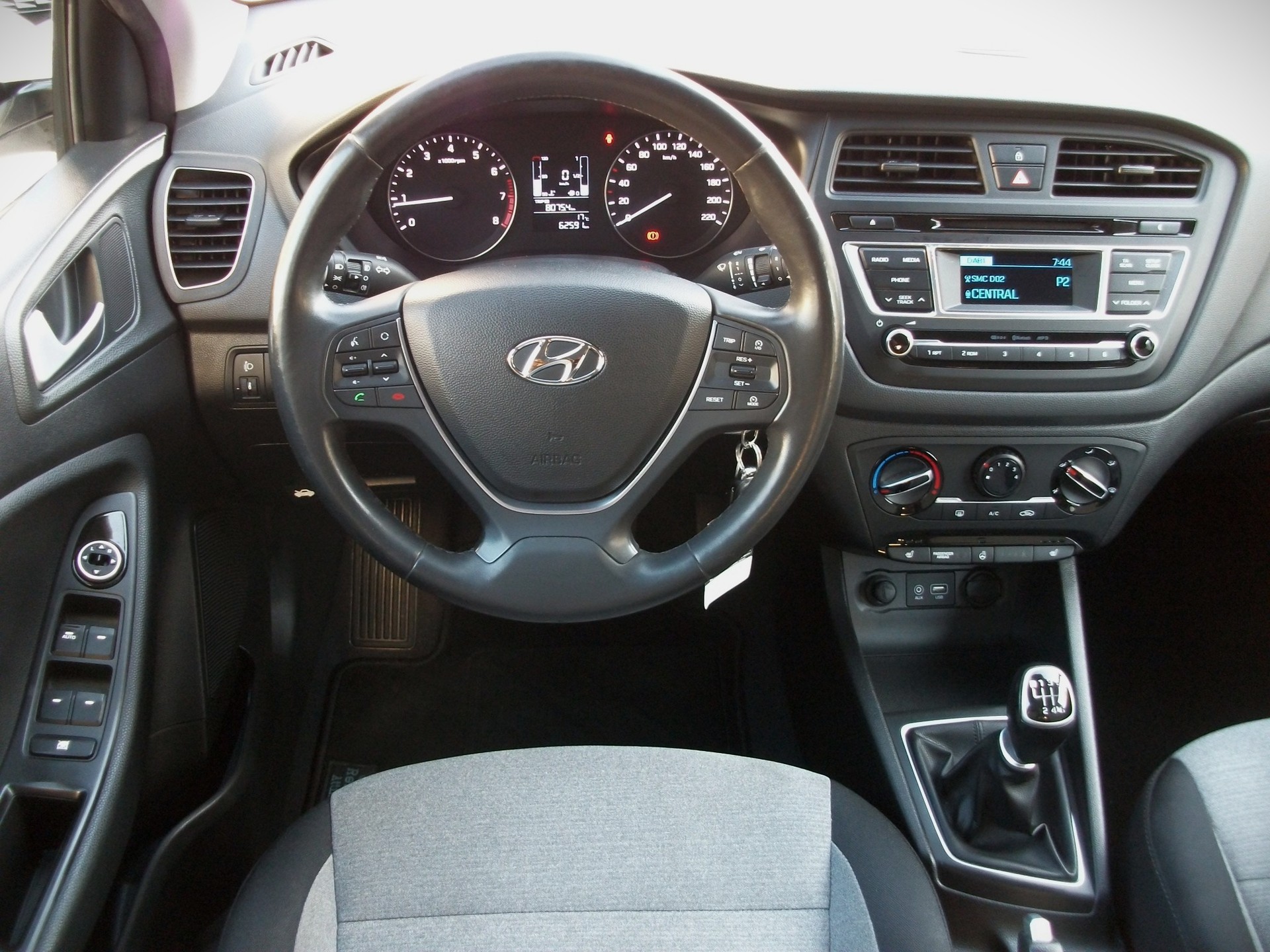 HYUNDAI i20 1.0 T-GDi Amplia-image-9