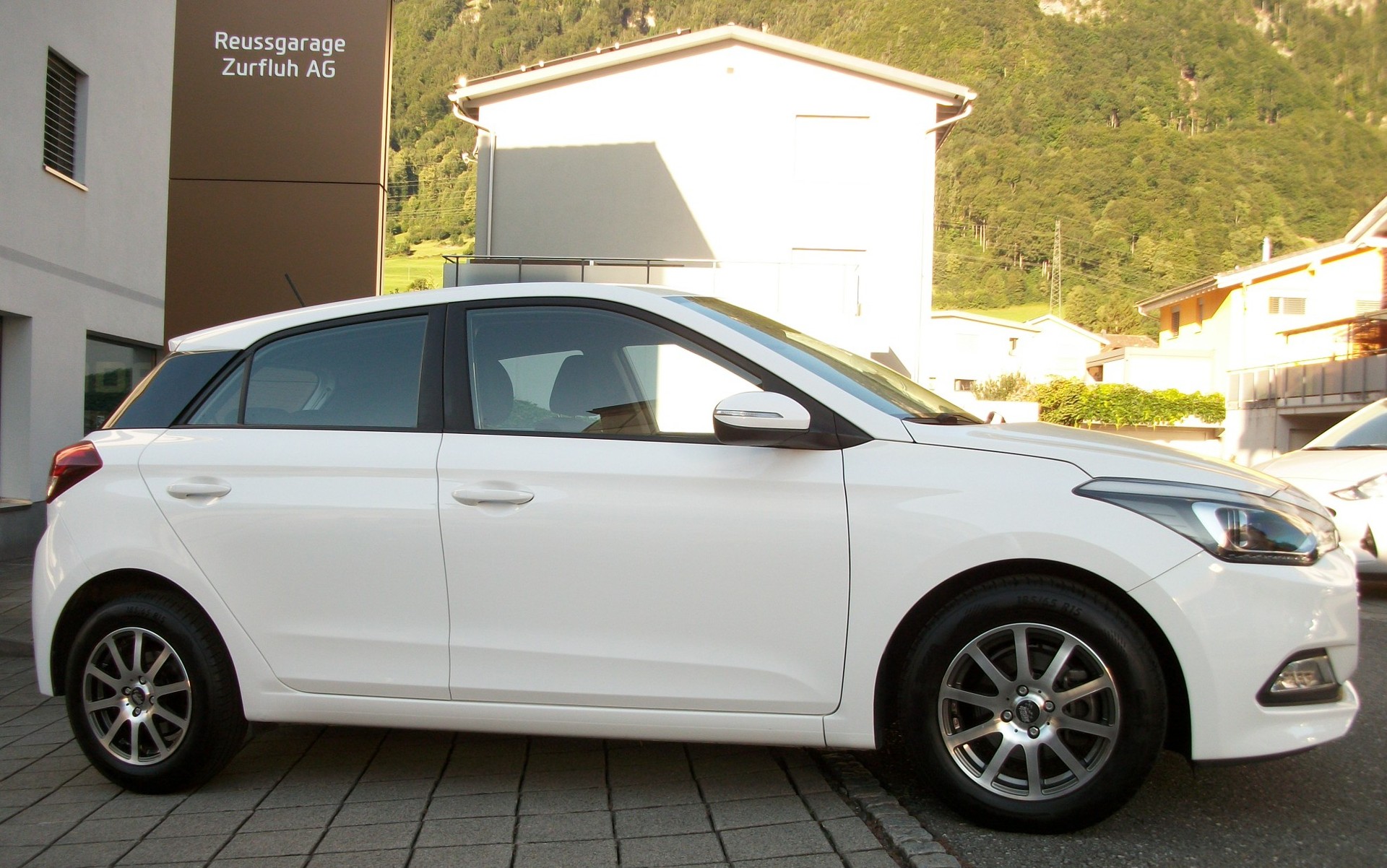 HYUNDAI i20 1.0 T-GDi Amplia-image-2