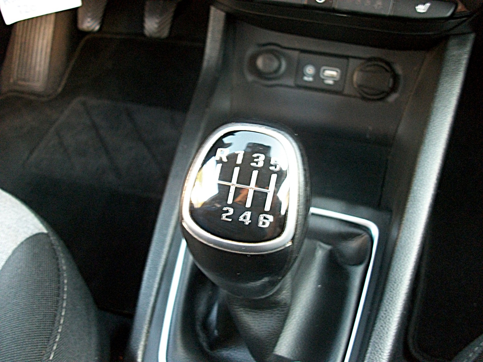 HYUNDAI i20 1.0 T-GDi Amplia-image-12
