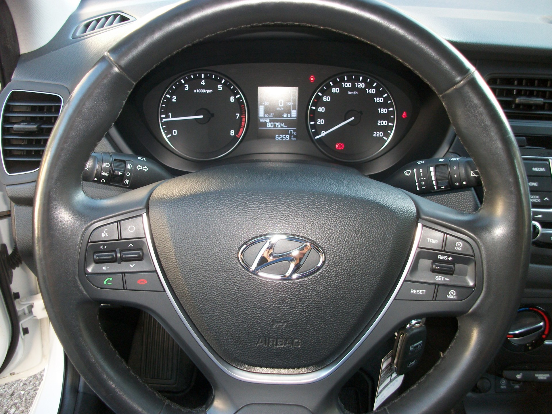 HYUNDAI i20 1.0 T-GDi Amplia-image-10