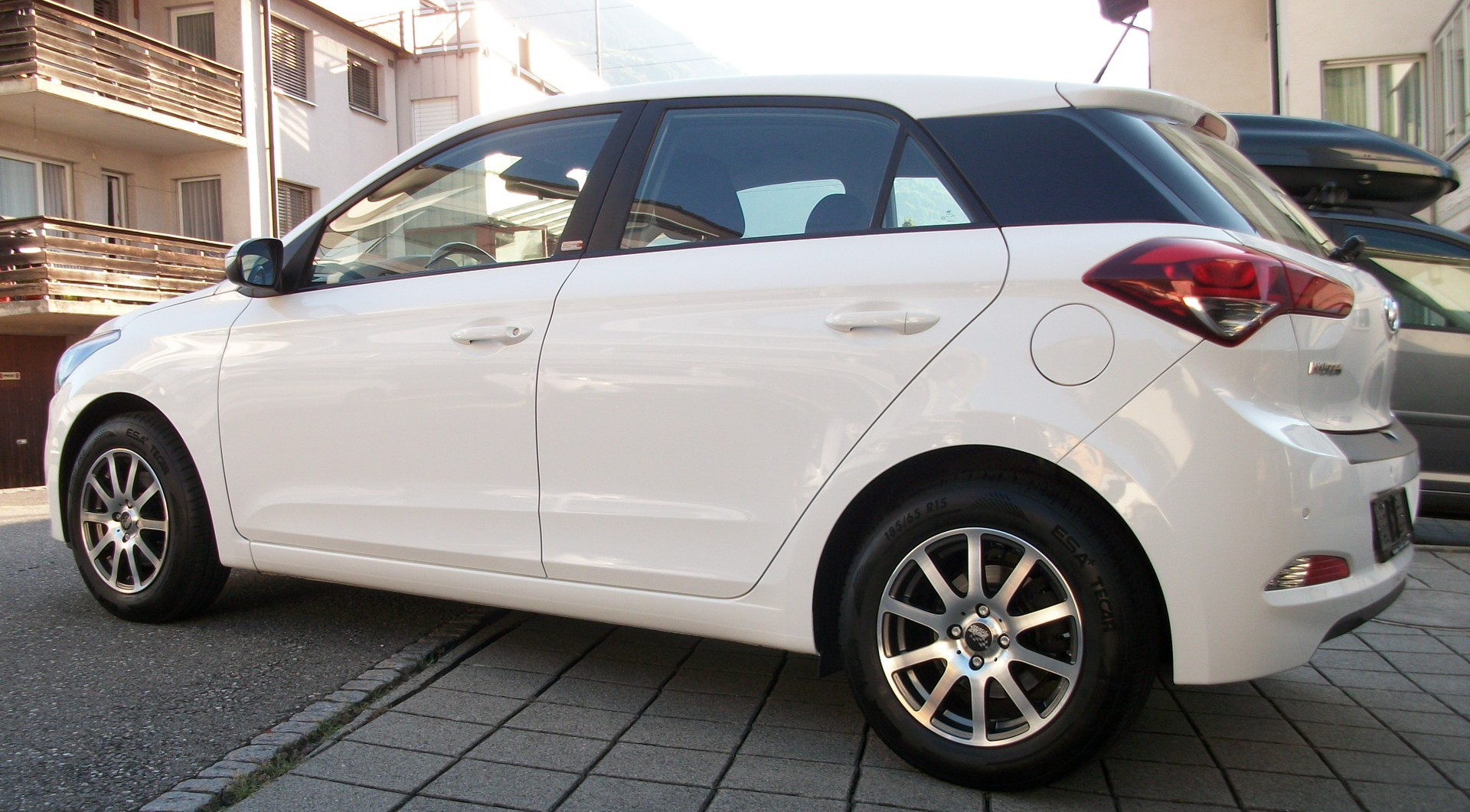 HYUNDAI i20 1.0 T-GDi Amplia-image-6