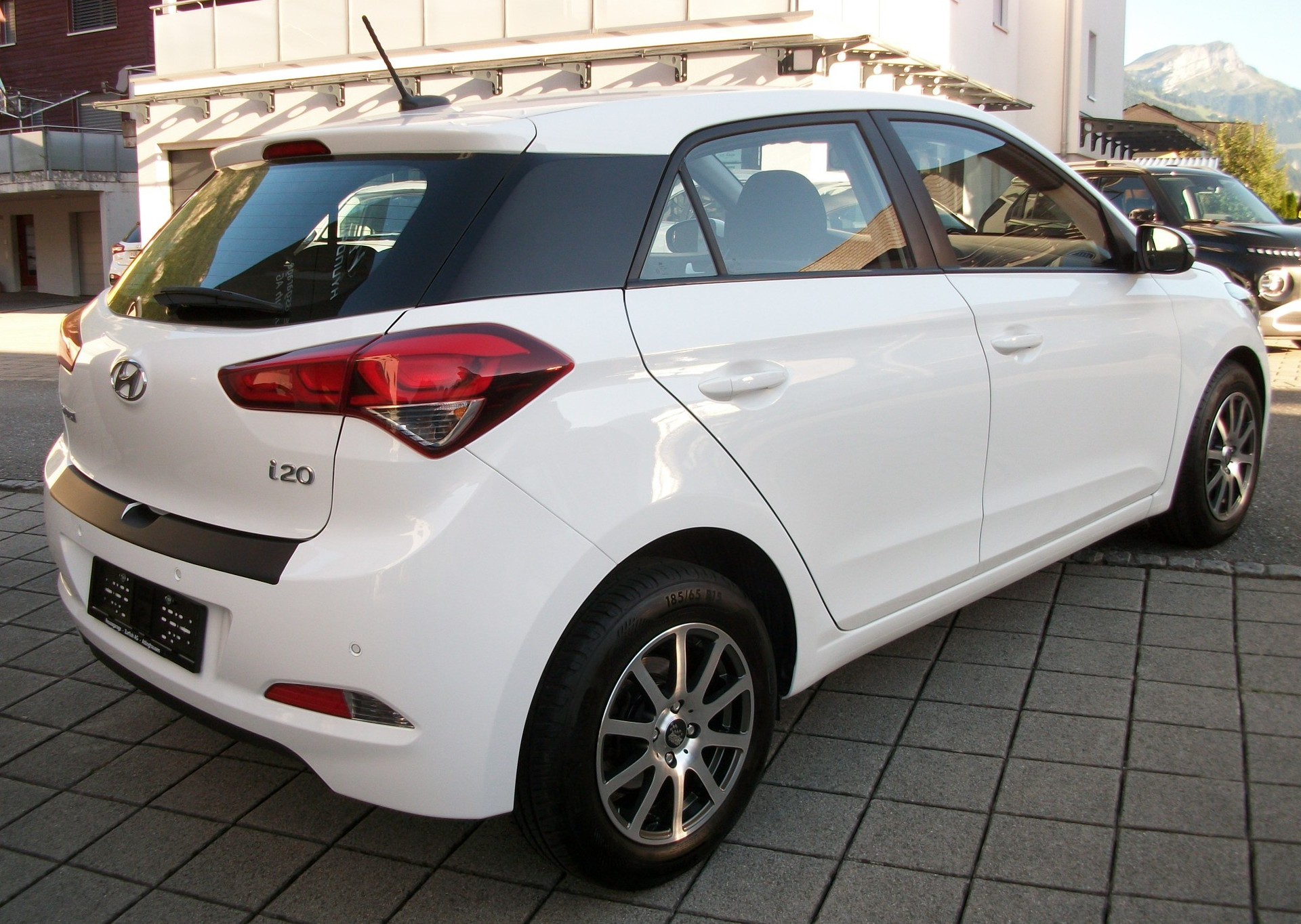 HYUNDAI i20 1.0 T-GDi Amplia-image-3
