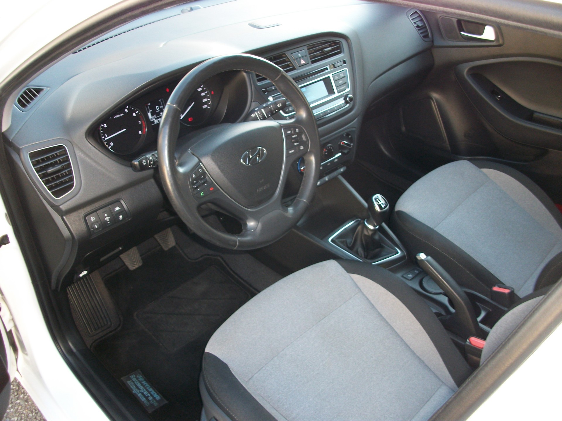 HYUNDAI i20 1.0 T-GDi Amplia-image-8