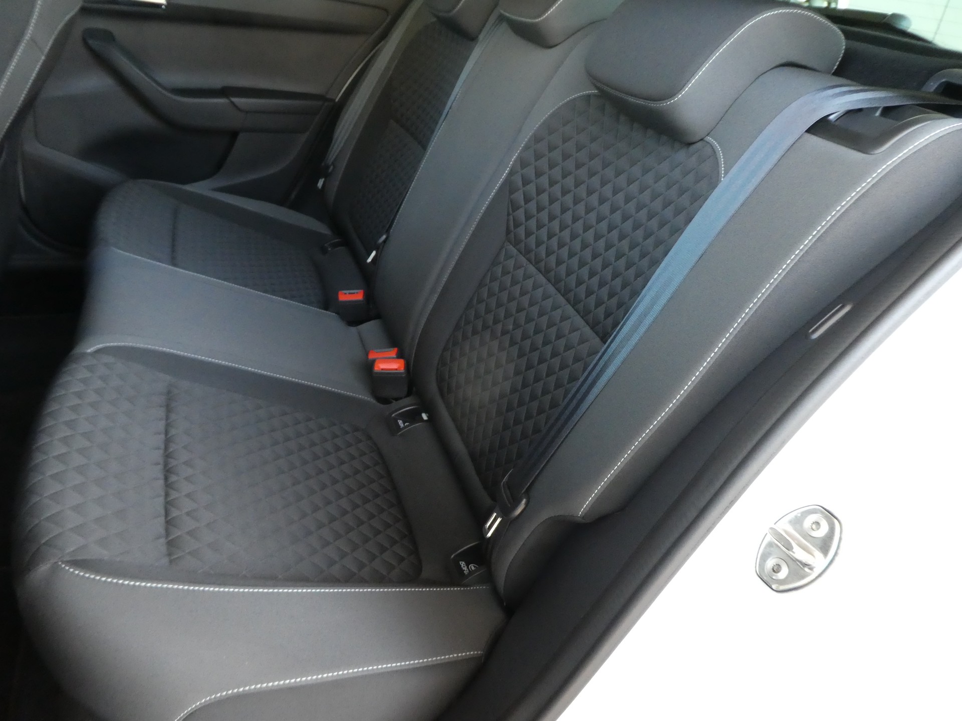 SKODA Fabia 1.0 TSI Monte Carlo DSG-image-9