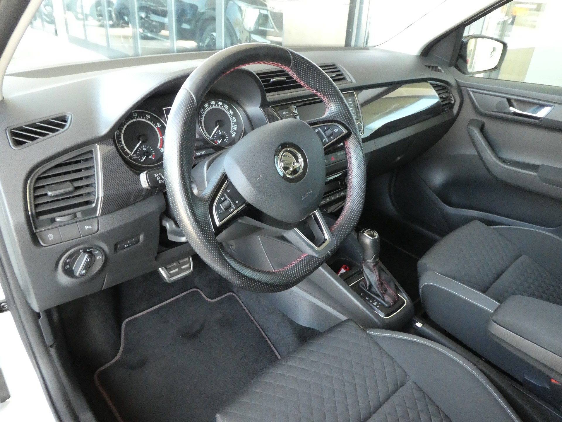 SKODA Fabia 1.0 TSI Monte Carlo DSG-image-11