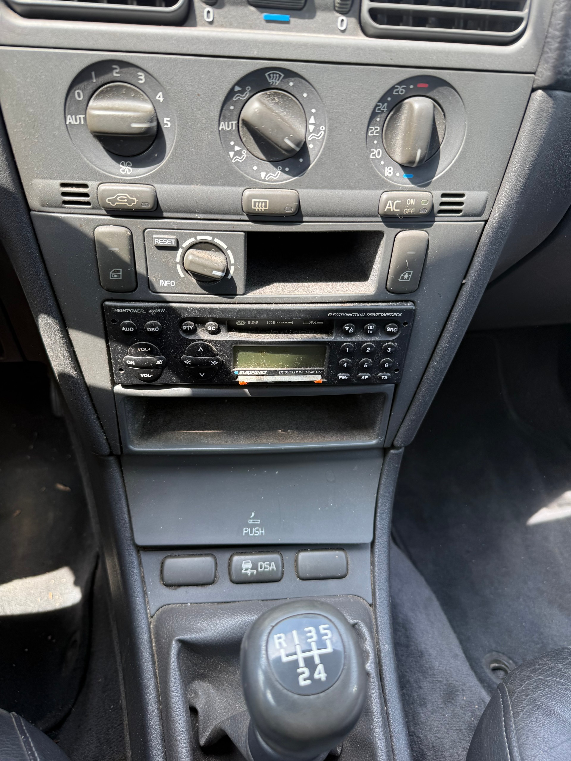 VOLVO V40 2.0-image-9