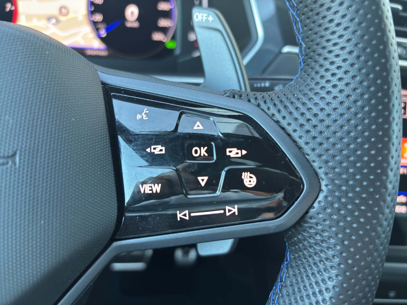 VW Tiguan 2.0TSI R 4Motion DSG mit AHK, Panorama-Ausstell-/Schiebedach & Winterräder-image-14