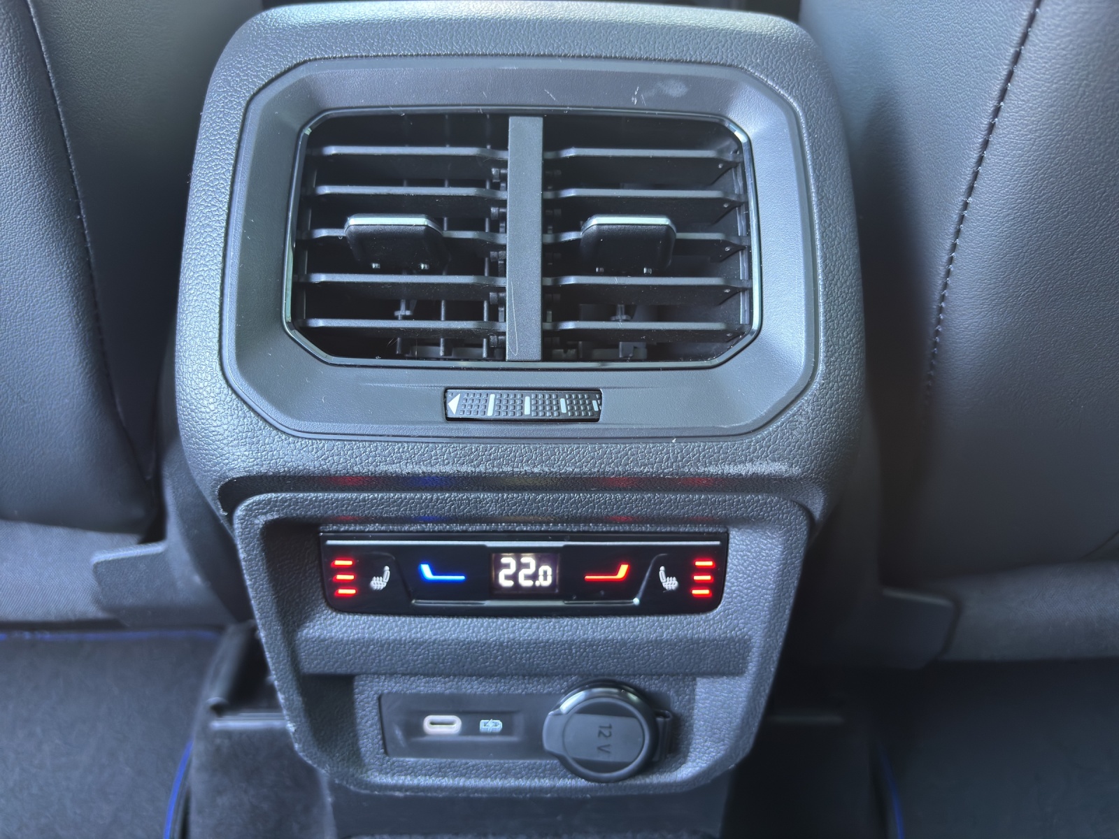 VW Tiguan 2.0TSI R 4Motion DSG mit AHK, Panorama-Ausstell-/Schiebedach & Winterräder-image-30