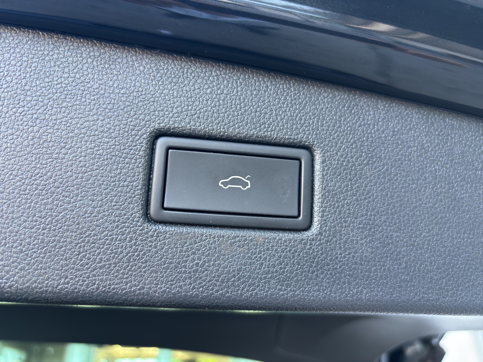 VW Tiguan 2.0TSI R 4Motion DSG mit AHK, Panorama-Ausstell-/Schiebedach & Winterräder-image-8