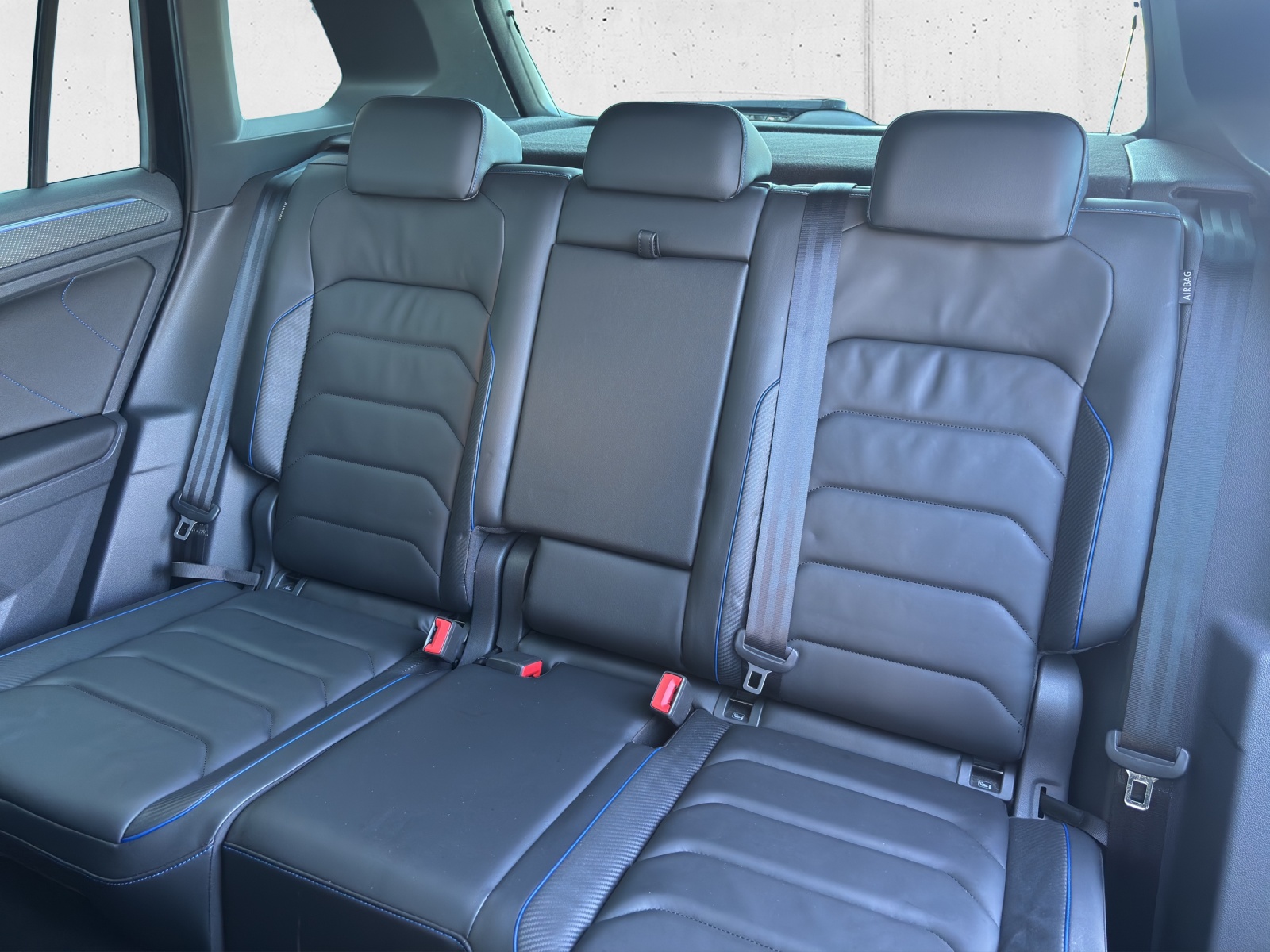 VW Tiguan 2.0TSI R 4Motion DSG mit AHK, Panorama-Ausstell-/Schiebedach & Winterräder-image-29