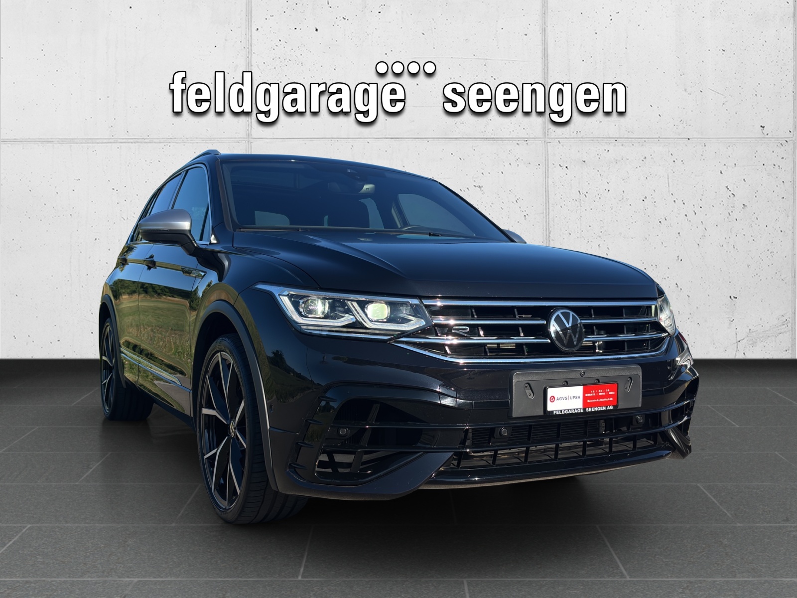 VW Tiguan 2.0TSI R 4Motion DSG mit AHK, Panorama-Ausstell-/Schiebedach & Winterräder-image-2