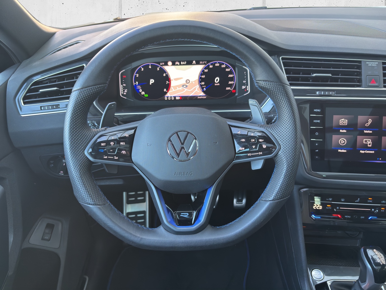 VW Tiguan 2.0TSI R 4Motion DSG mit AHK, Panorama-Ausstell-/Schiebedach & Winterräder-image-12