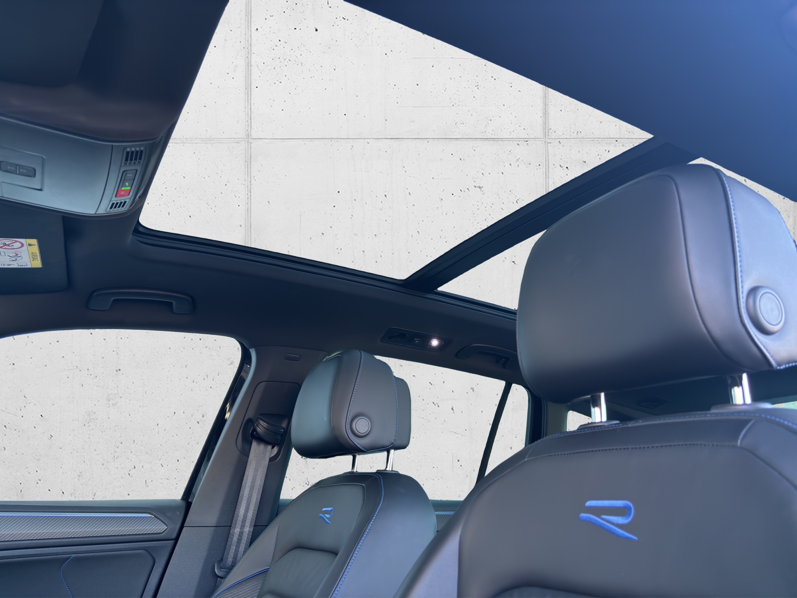 VW Tiguan 2.0TSI R 4Motion DSG mit AHK, Panorama-Ausstell-/Schiebedach & Winterräder-image-26
