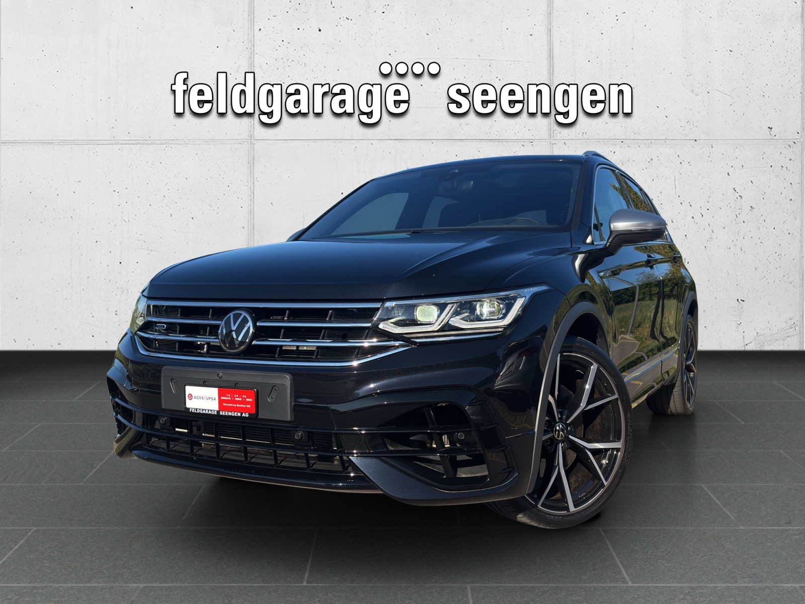 VW Tiguan 2.0TSI R 4Motion DSG mit AHK, Panorama-Ausstell-/Schiebedach & Winterräder-image-0
