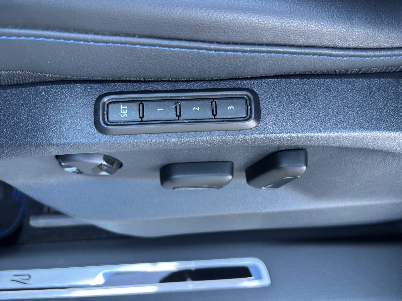 VW Tiguan 2.0TSI R 4Motion DSG mit AHK, Panorama-Ausstell-/Schiebedach & Winterräder-image-28