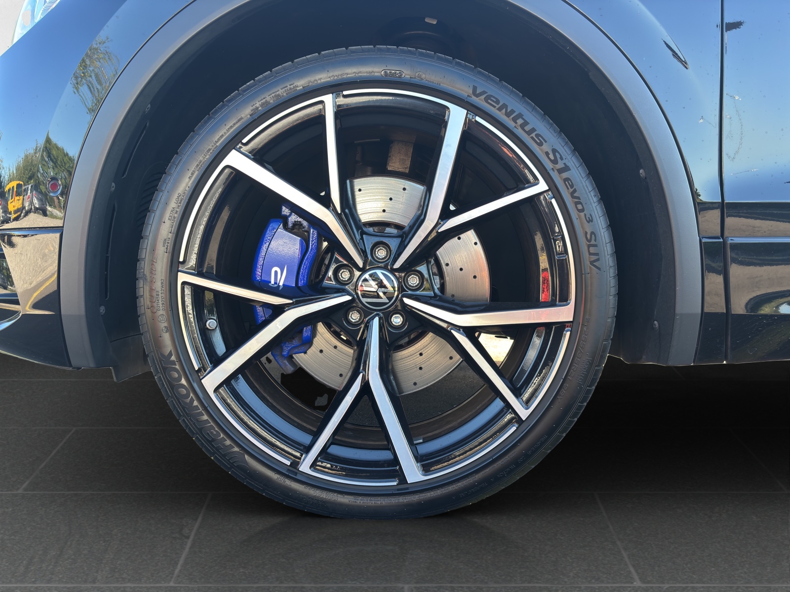VW Tiguan 2.0TSI R 4Motion DSG mit AHK, Panorama-Ausstell-/Schiebedach & Winterräder-image-10
