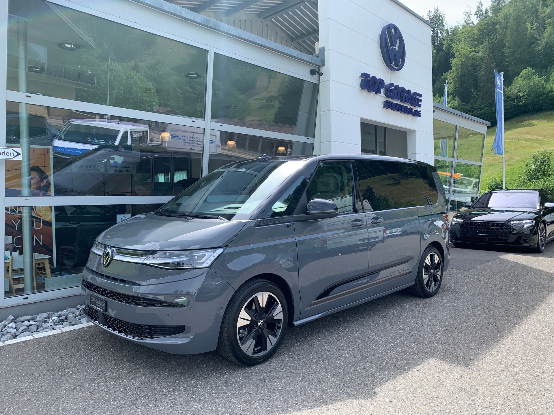 VW Multivan 1.5 eHybrid Life Edition 4Motion DSG-image-0