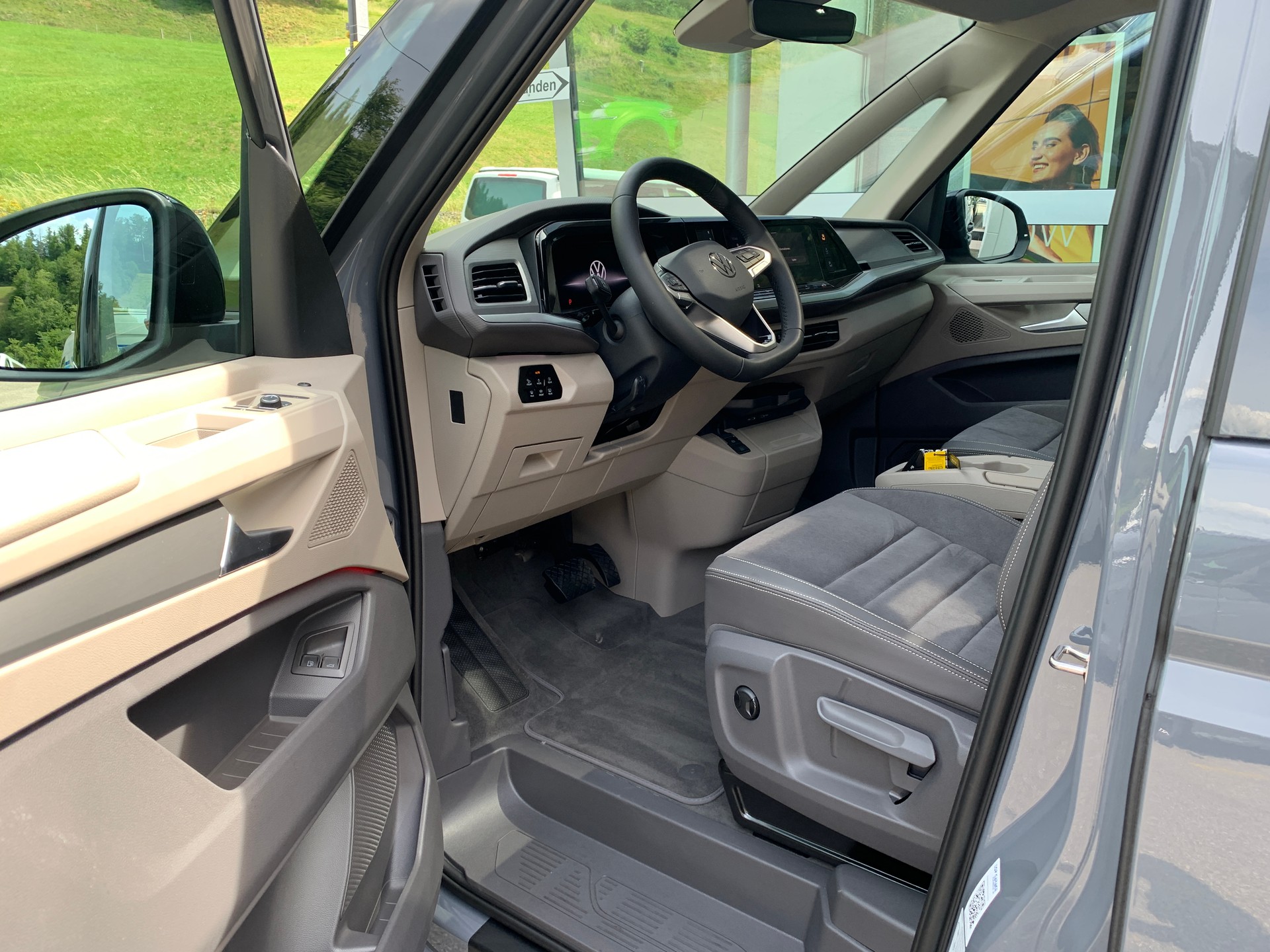 VW Multivan 1.5 eHybrid Life Edition 4Motion DSG-image-8