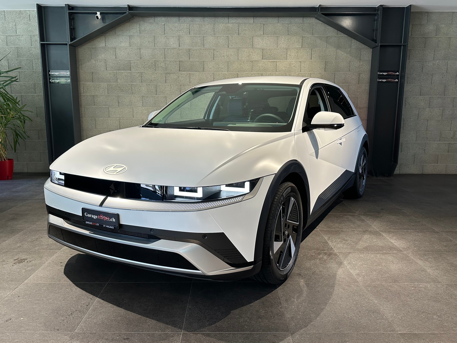 HYUNDAI Ioniq 5 Amplia 84kWh 4WD-image-1