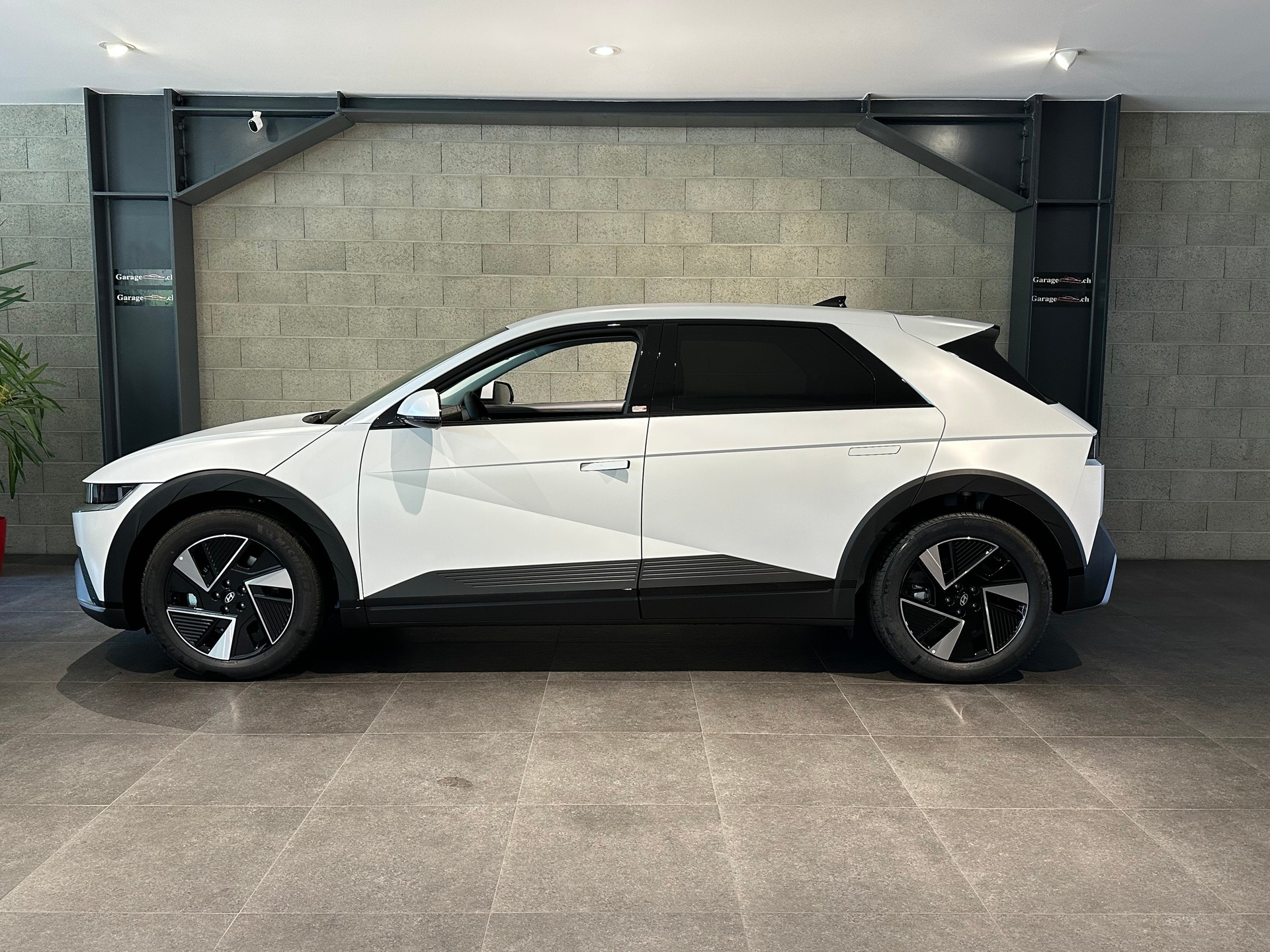 HYUNDAI Ioniq 5 Amplia 84kWh 4WD-image-0