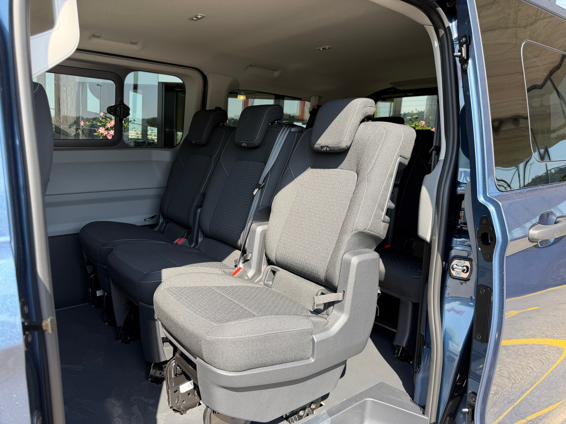 FORD Transit Custom Combi PHEV 320 L1H1 Trend Automat-image-10