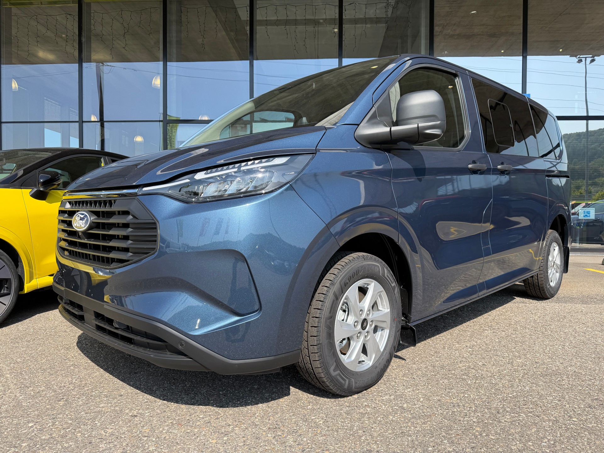 FORD Transit Custom Combi PHEV 320 L1H1 Trend Automat-image-0