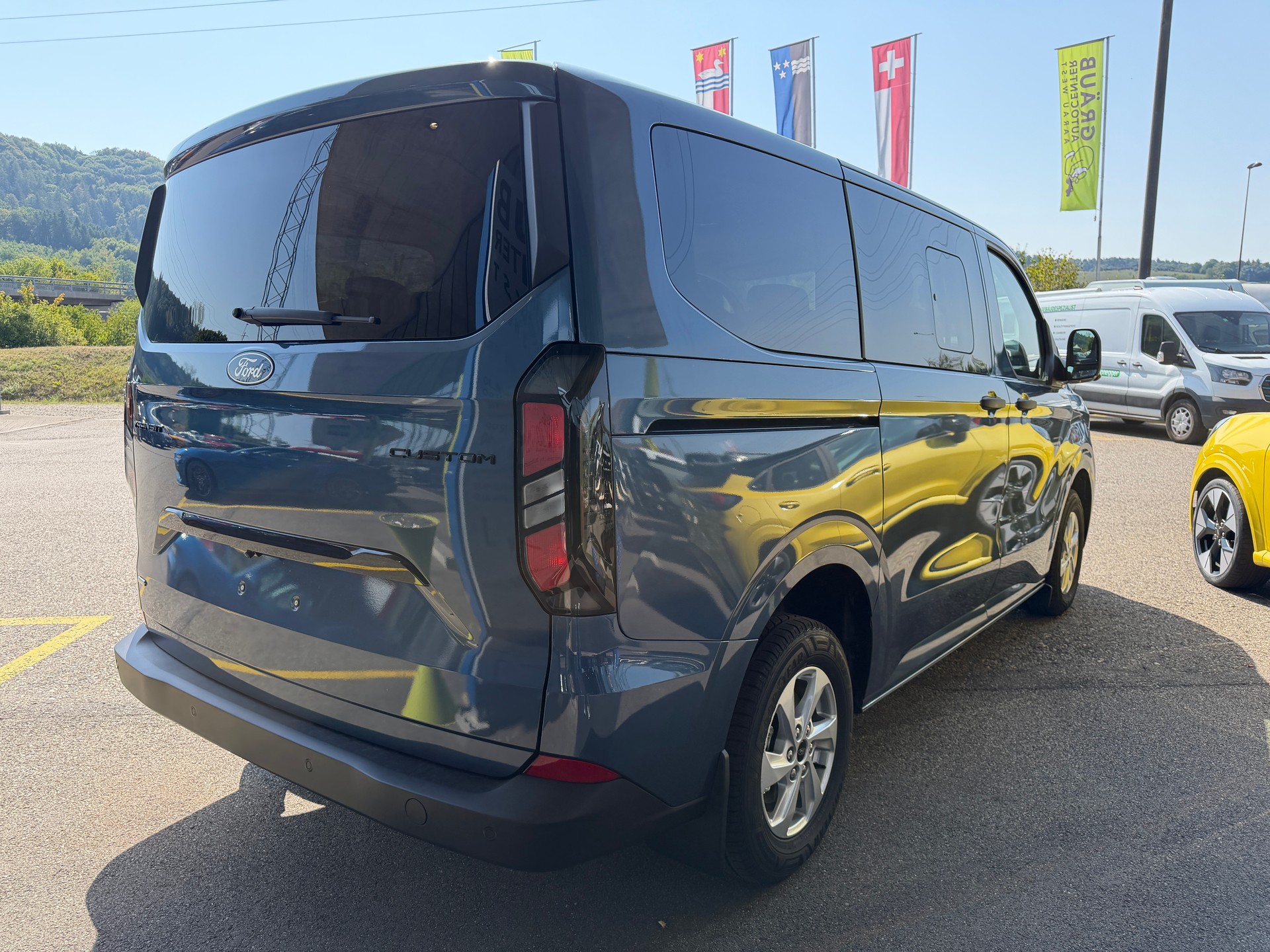 FORD Transit Custom Combi PHEV 320 L1H1 Trend Automat-image-5