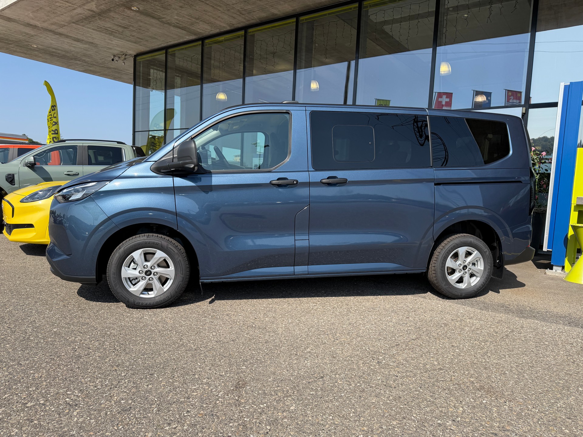 FORD Transit Custom Combi PHEV 320 L1H1 Trend Automat-image-3