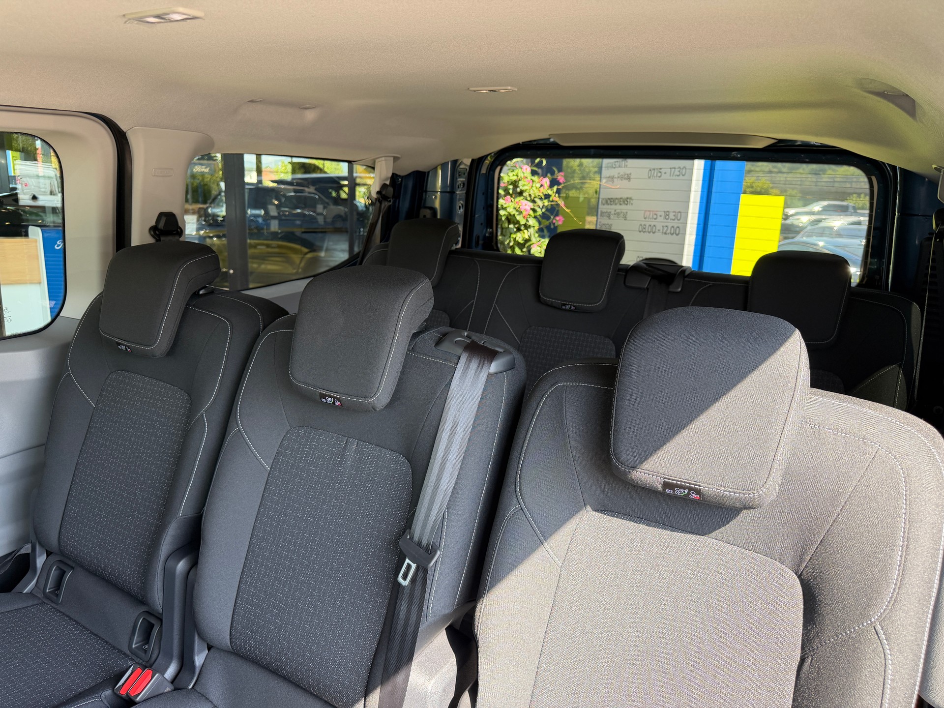 FORD Transit Custom Combi PHEV 320 L1H1 Trend Automat-image-9