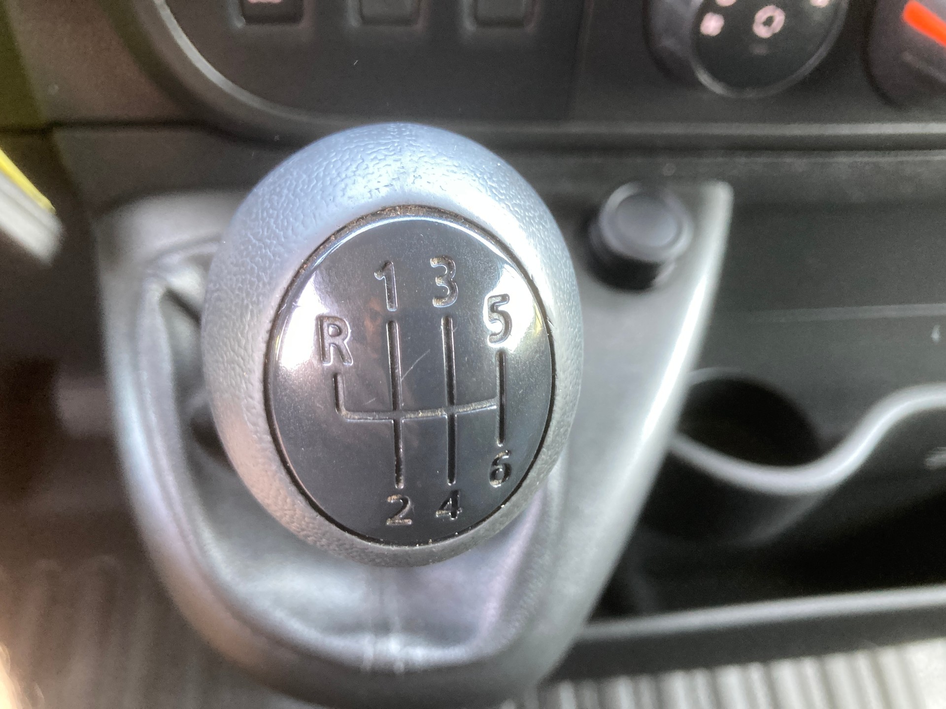 RENAULT Master T33 2.3dCi 110 L1H2-image-9