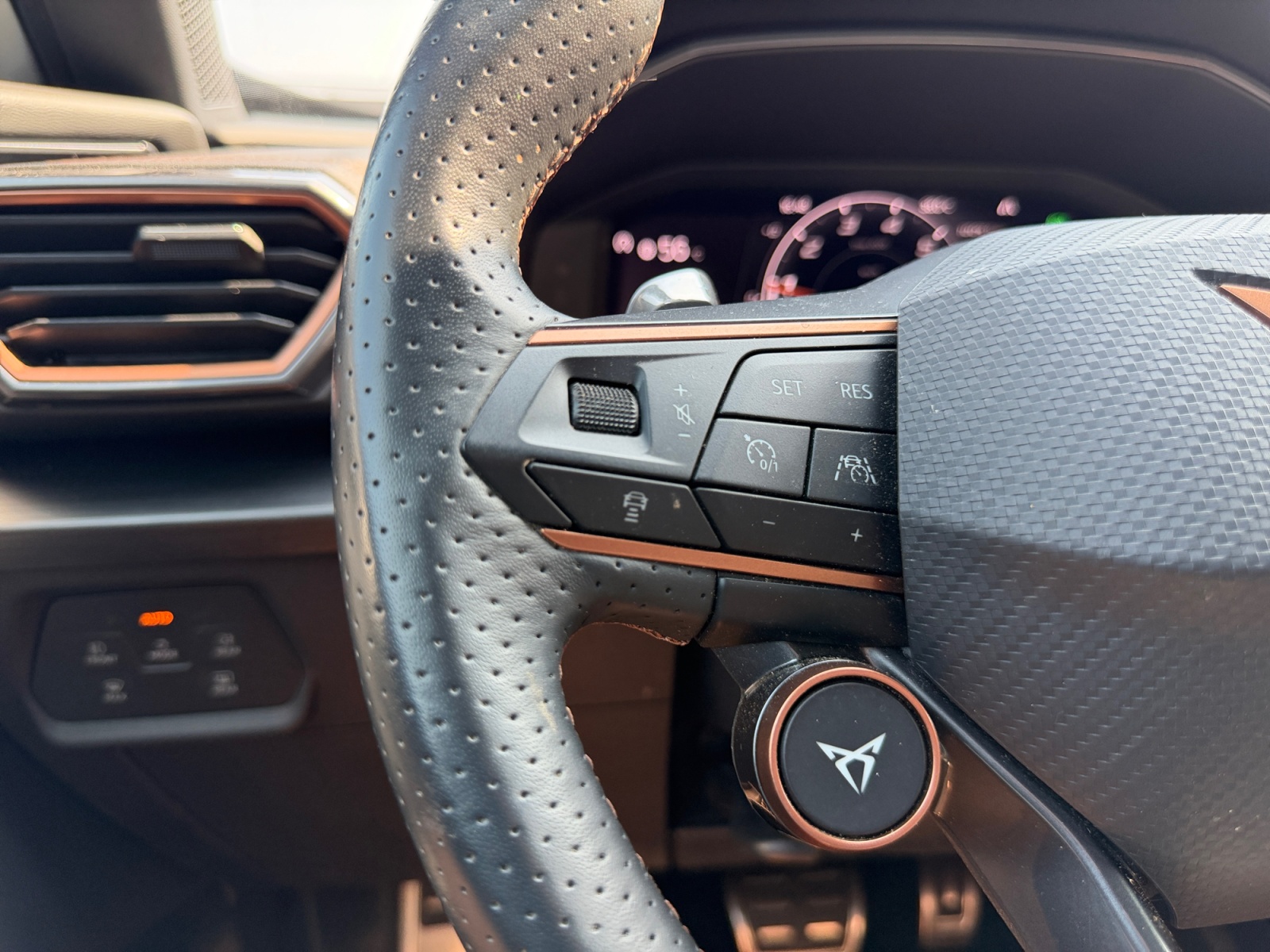 CUPRA Formentor 2.0TSI VZ 4Drive DSG Anhängerkupplung-image-22
