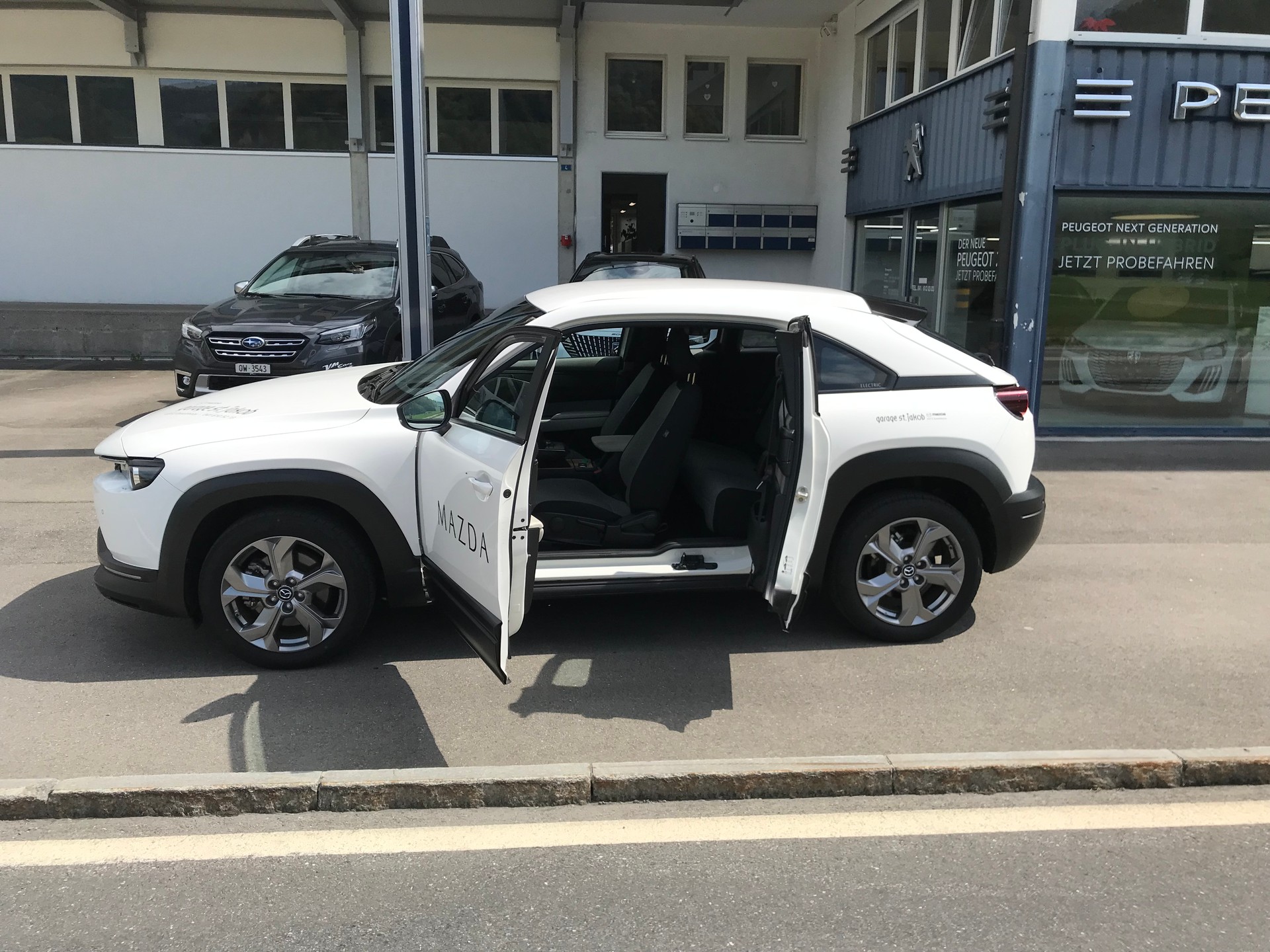 MAZDA MX-30 e-Skyactiv Ambition Plus-image-6