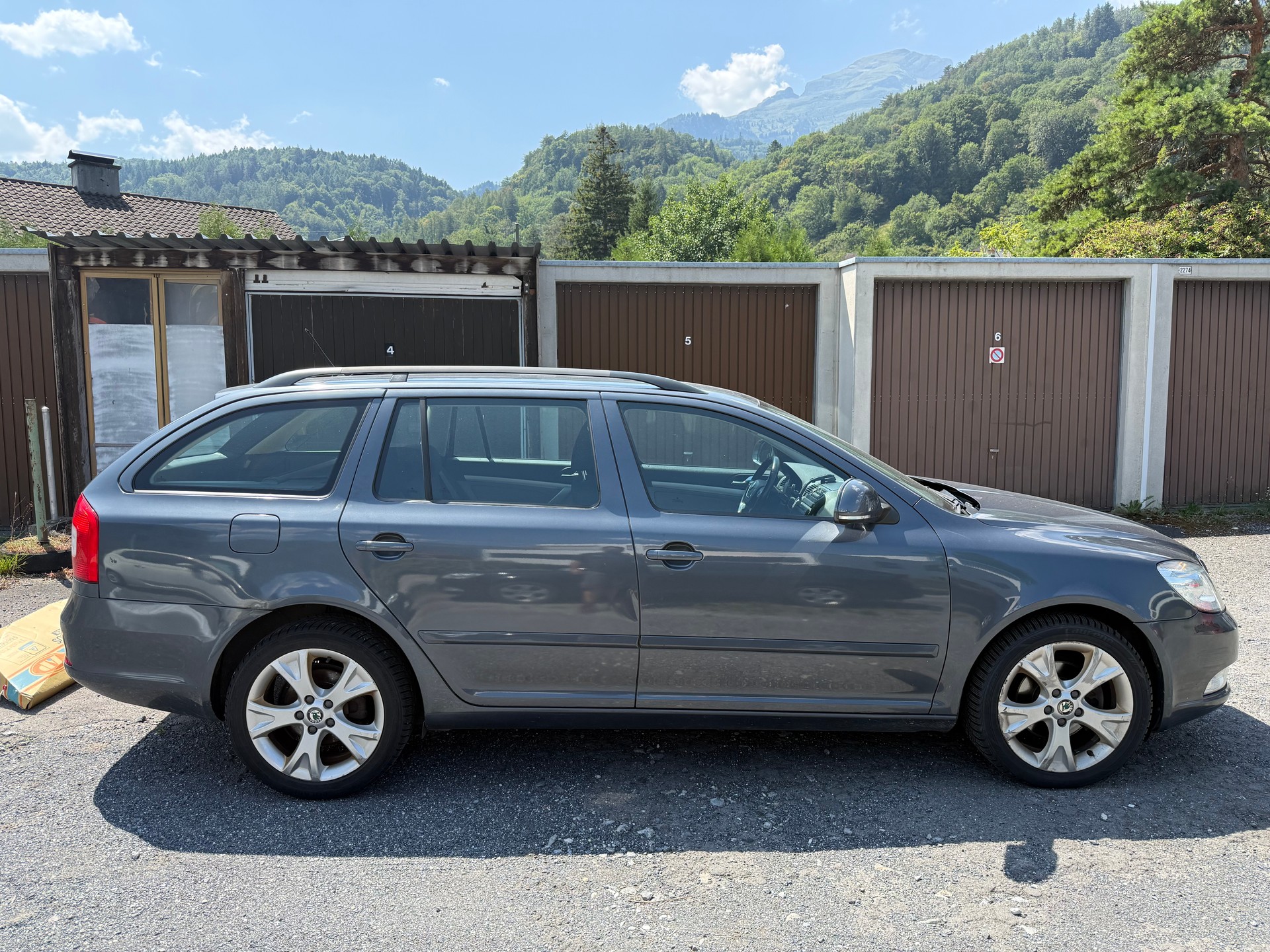 SKODA Octavia Combi 2.0 TDI Ambiente DSG-image-9